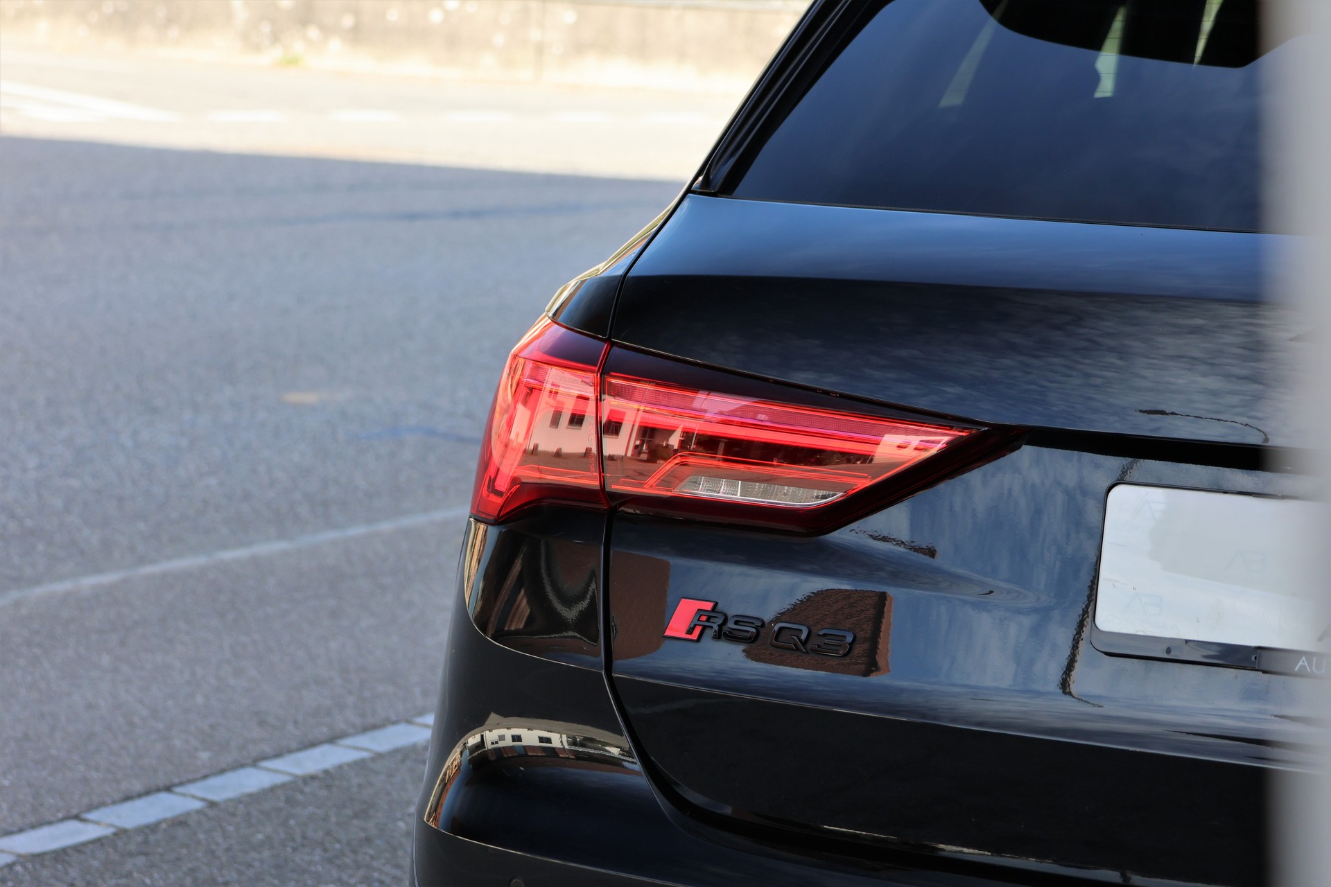 AUDI RS Q3 2.5 TFSI quattro S tronic *BlackStyle* + 1.9T AHK-image-5