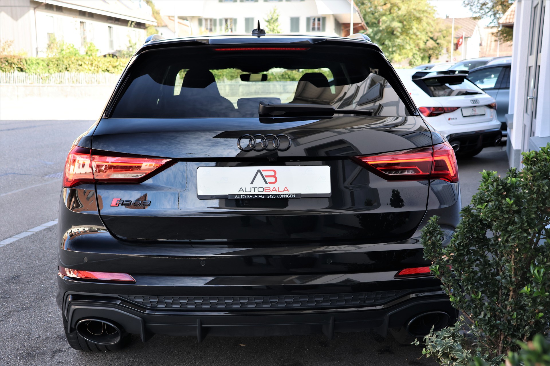 AUDI RS Q3 2.5 TFSI quattro S tronic *BlackStyle* + 1.9T AHK-image-6