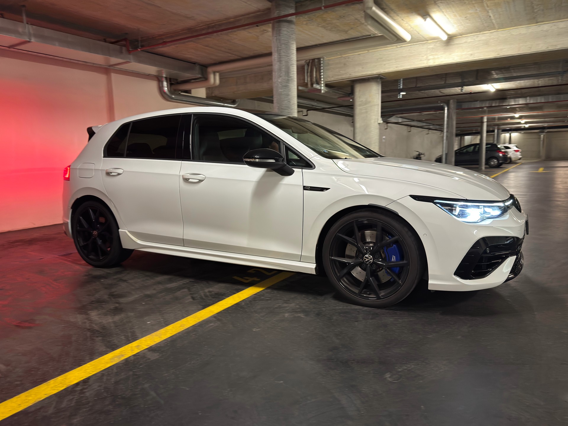 VW 2.0 TSI R DSG 4motion-image-0