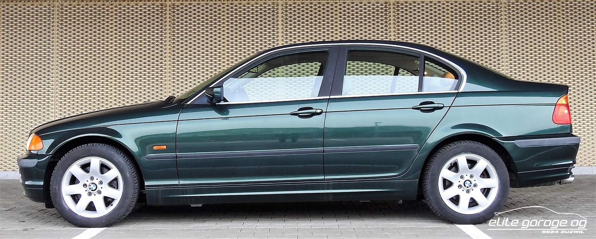 BMW 328i-image-1