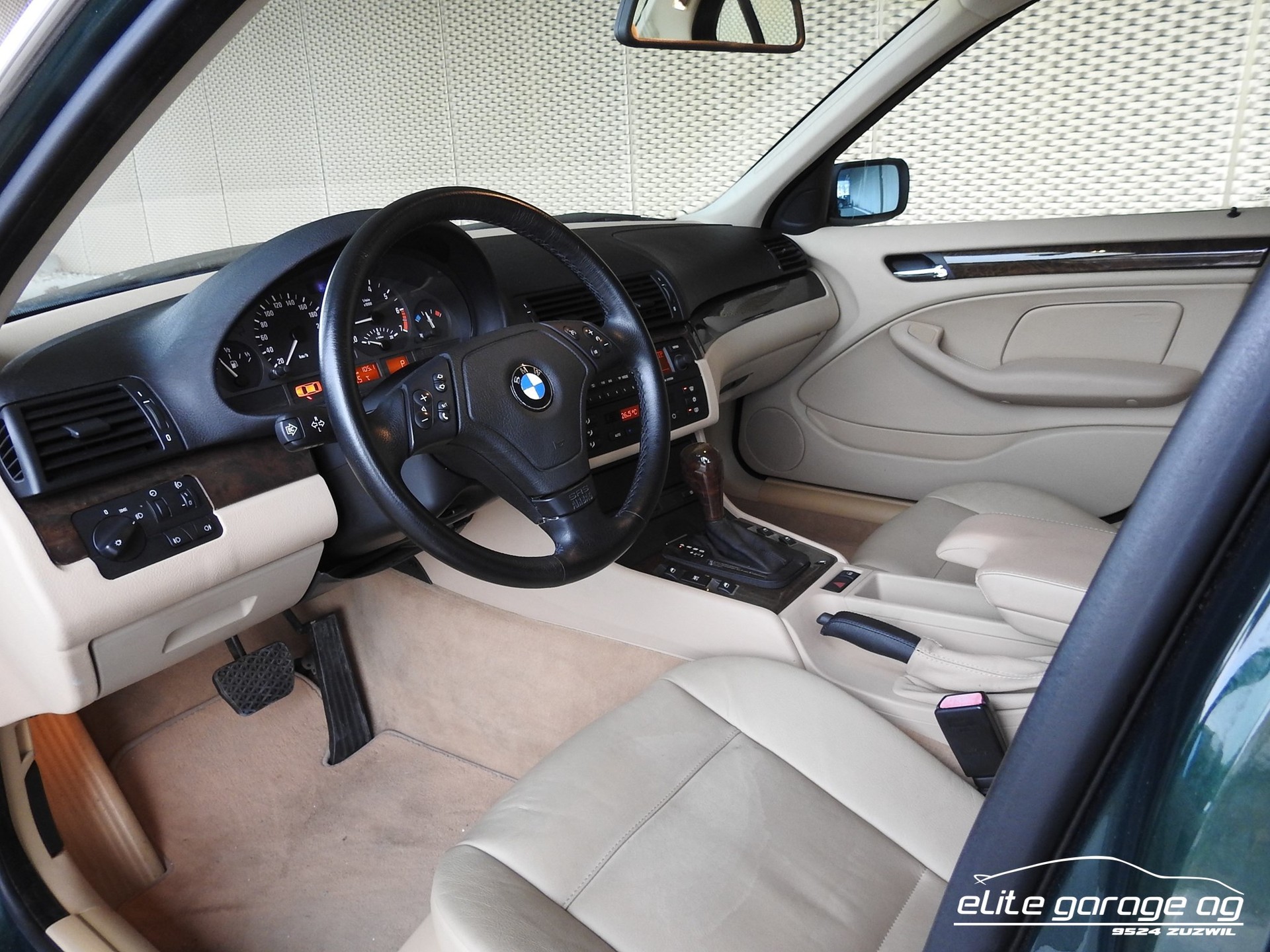 BMW 328i-image-5