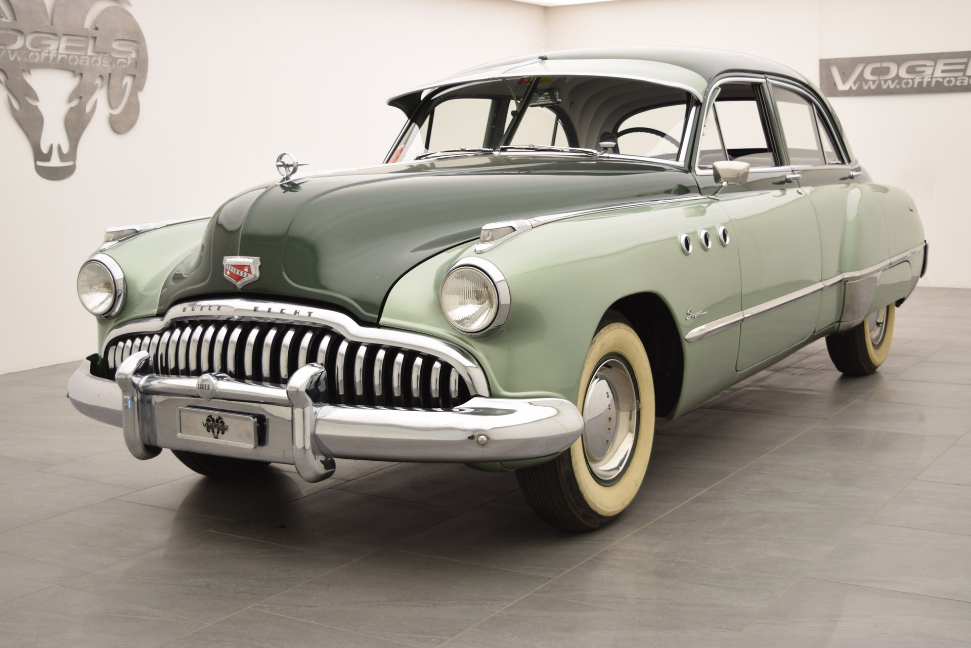 BUICK SUPER Eight-showroom-element-1