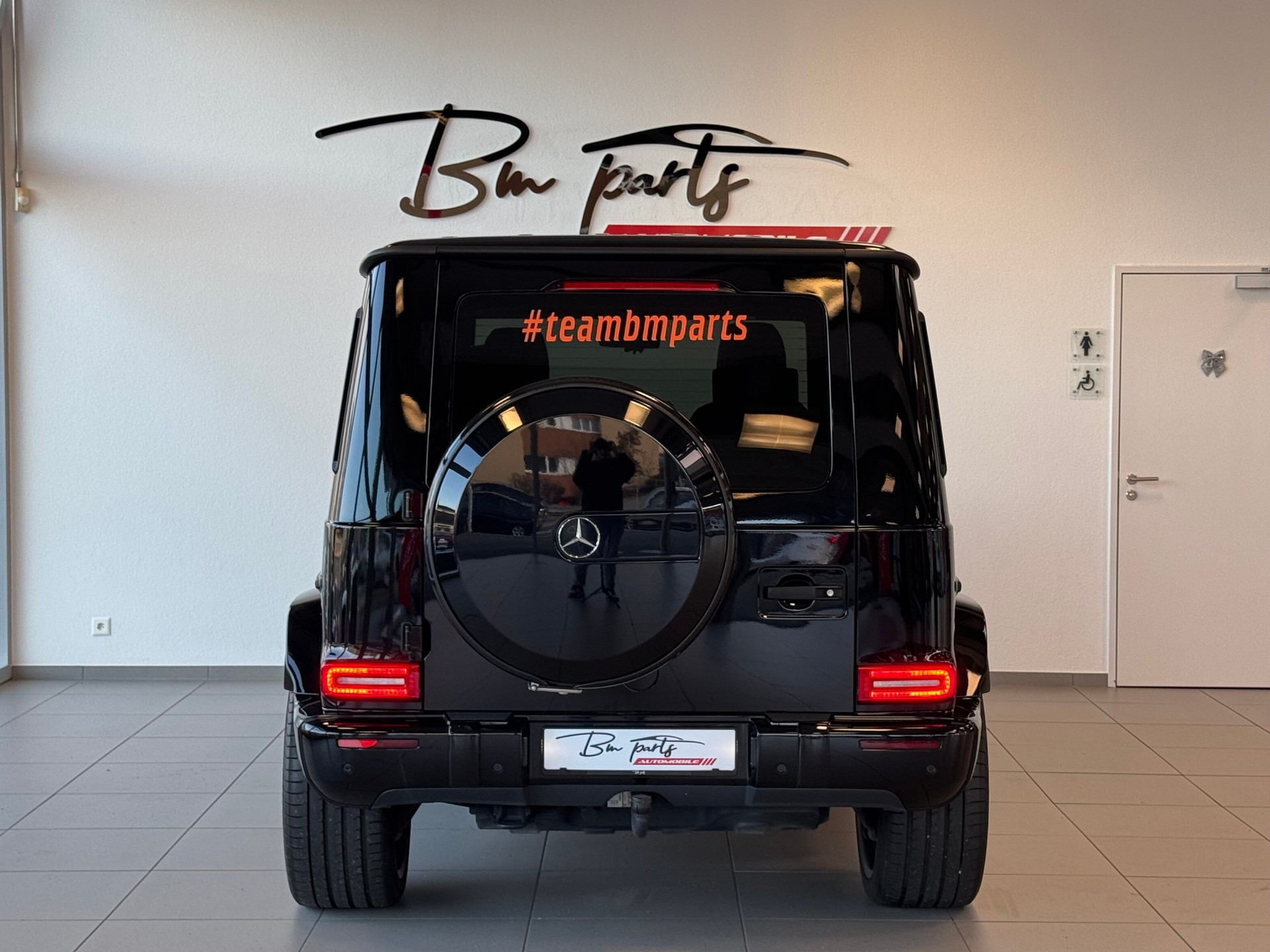 MERCEDES-BENZ G 350 d AMG Line 9G-Tronic-image-4