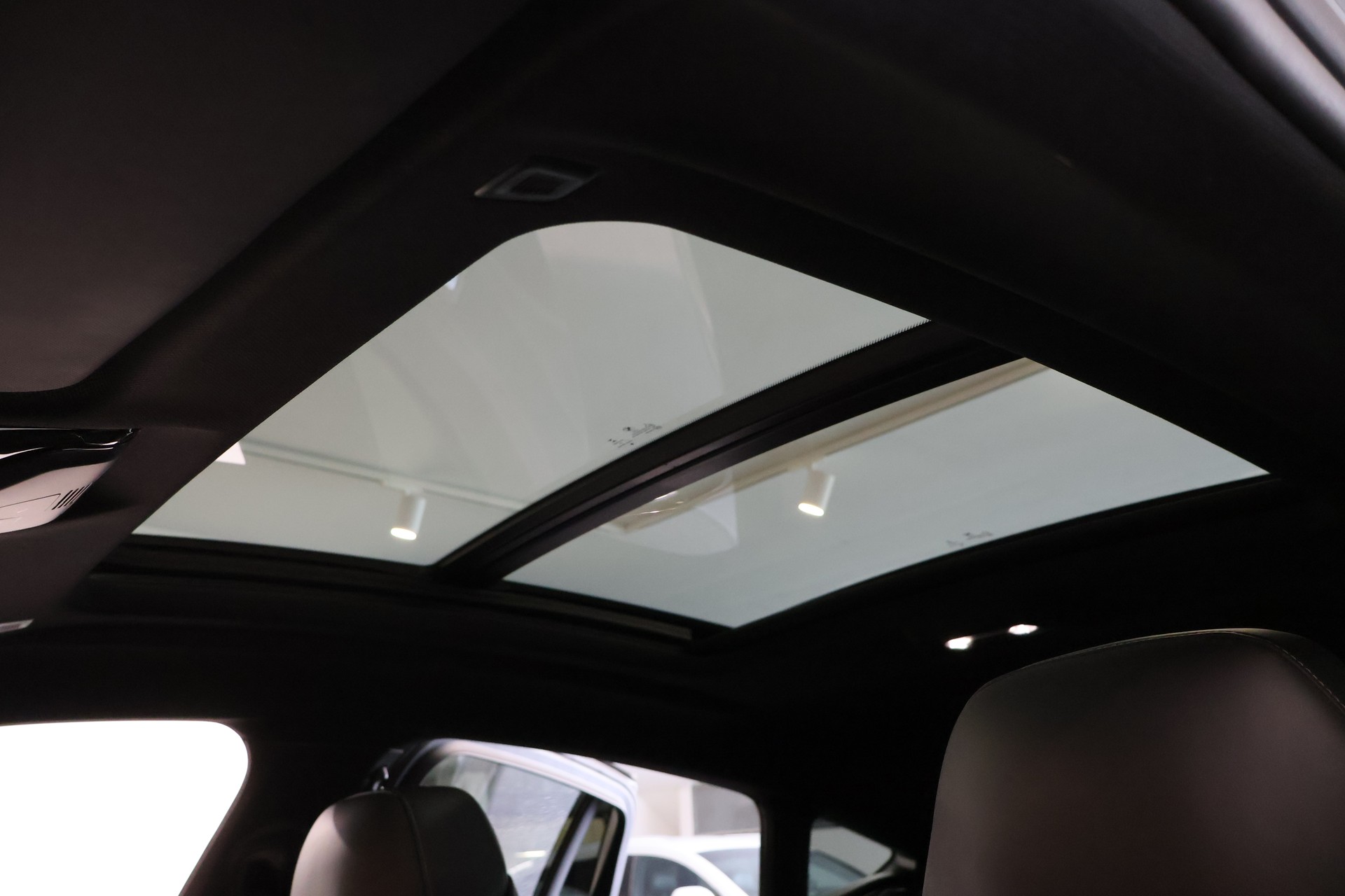 BMW X6 M50i Steptronic-image-16