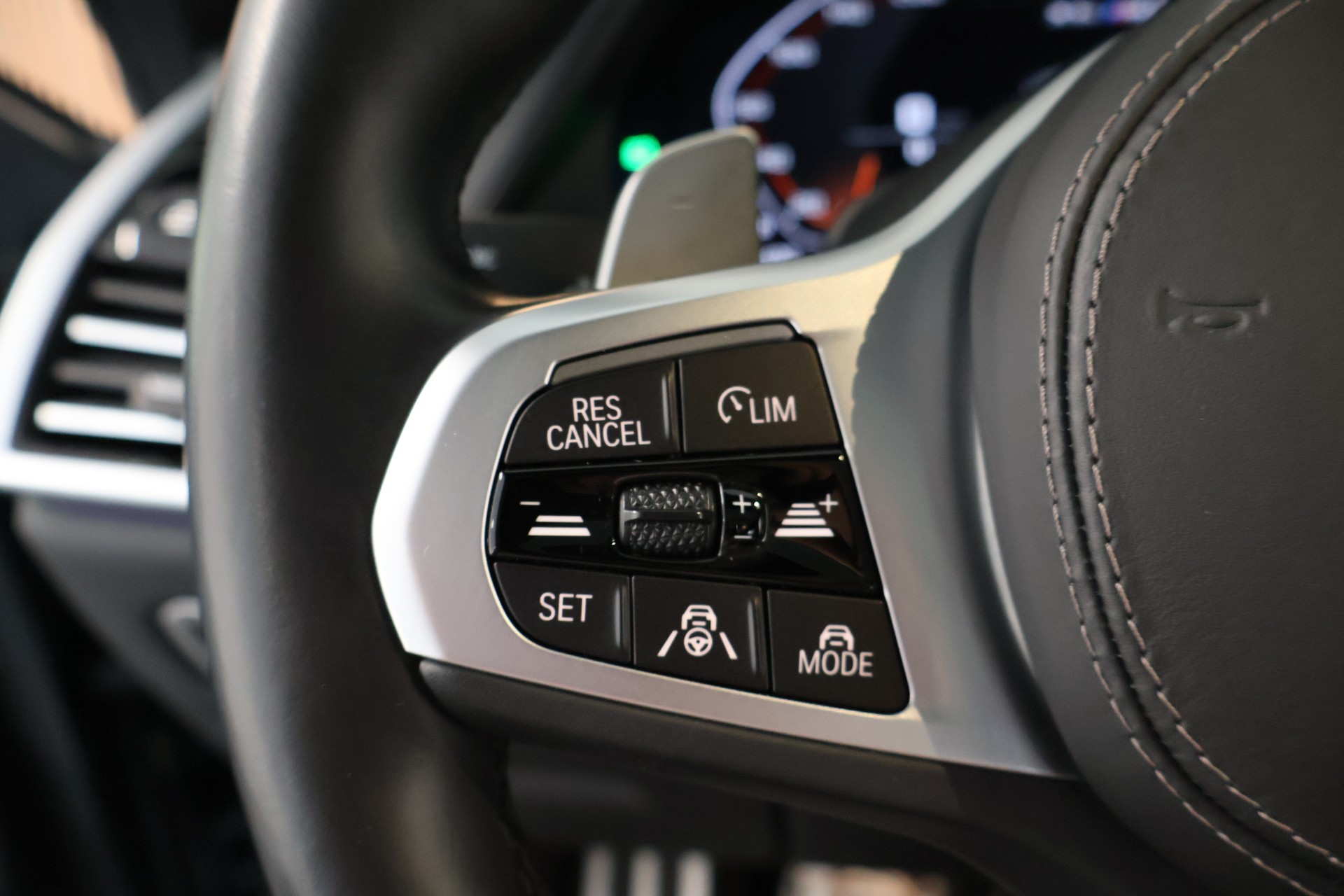 BMW X6 M50i Steptronic-image-29