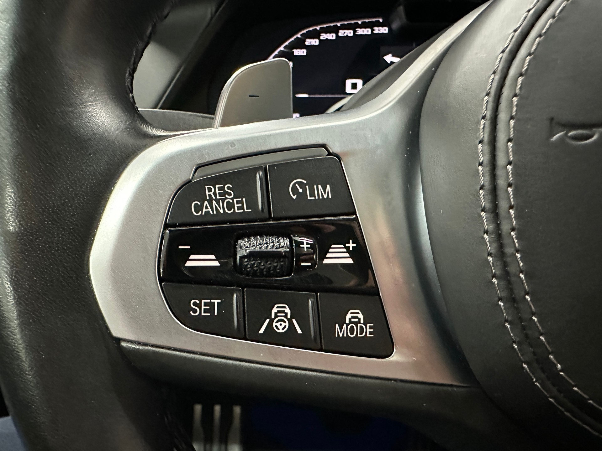 BMW X5 xDrive M50d Steptronic 7 Plätze, frisch ab MFK, AHK 3500kg, Sitzheizung und Belüftung, 1 Jahre Garantie-image-22