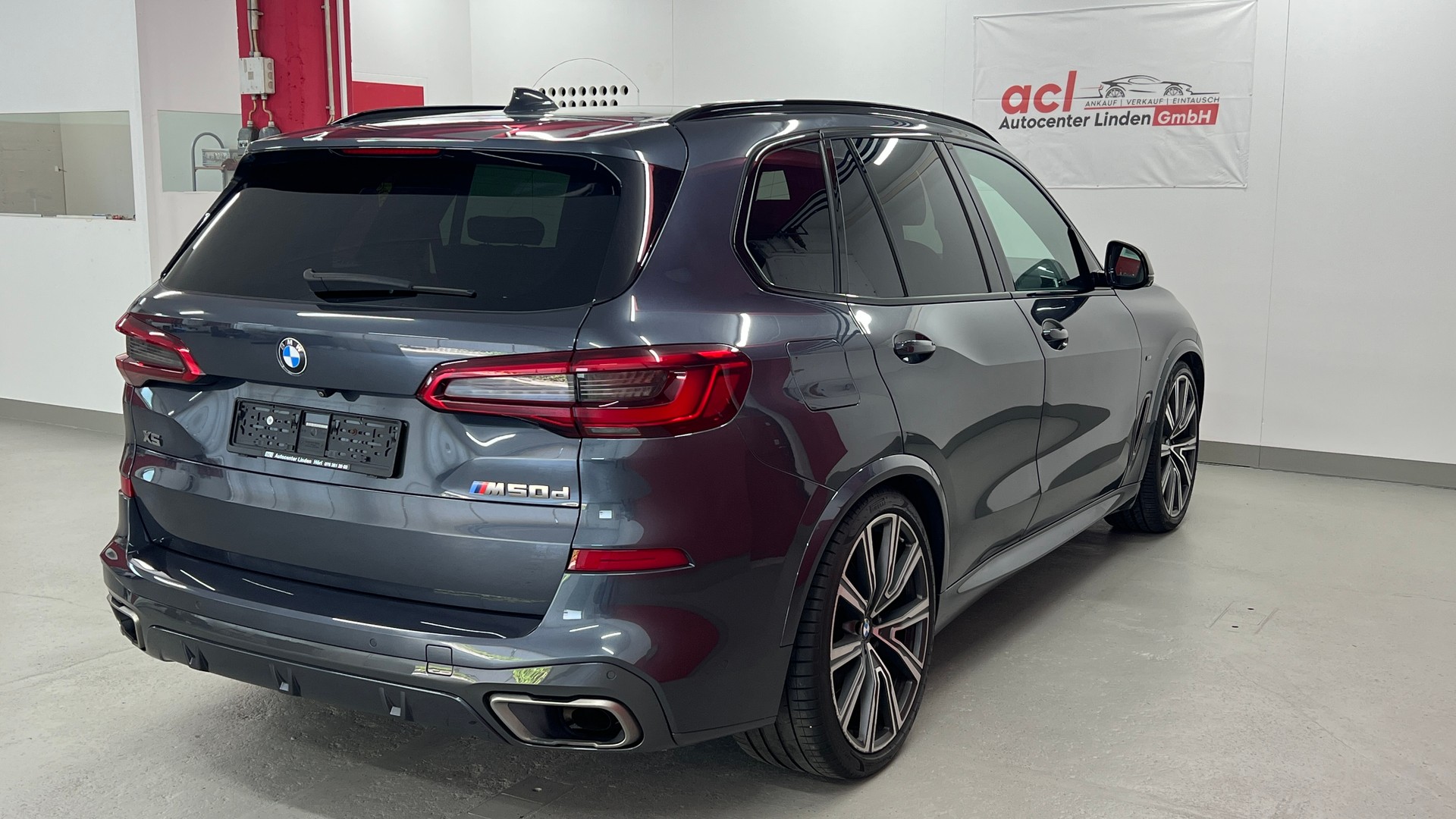 BMW X5 xDrive M50d Steptronic 7 Plätze, AHK, Sitzheizung und Belüftung-showroom-element-3