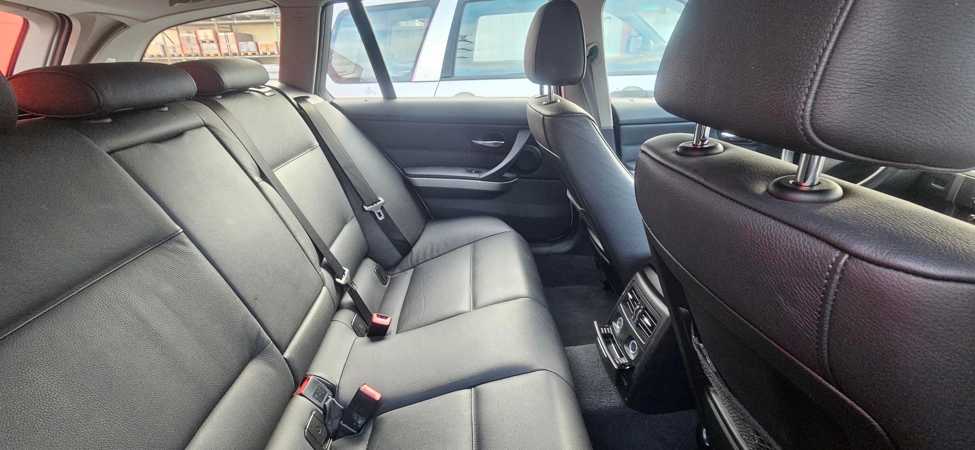BMW 325i Touring Steptronic-image-11
