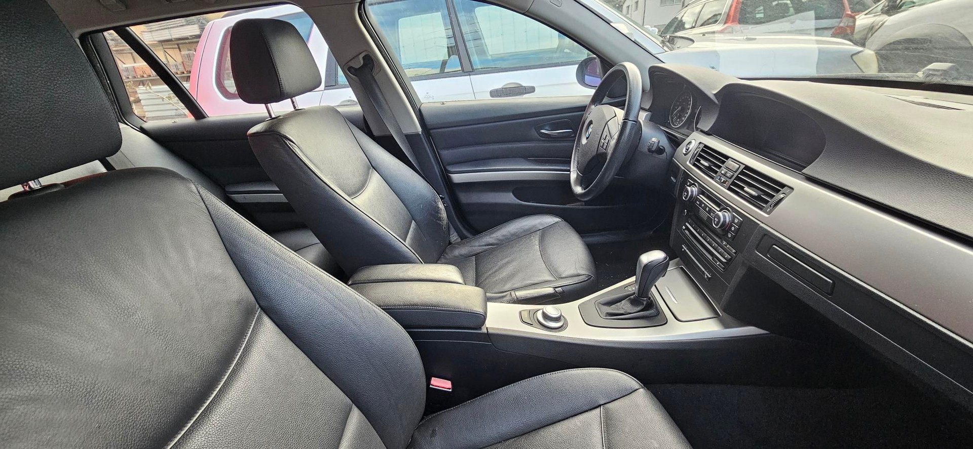 BMW 325i Touring Steptronic-image-10