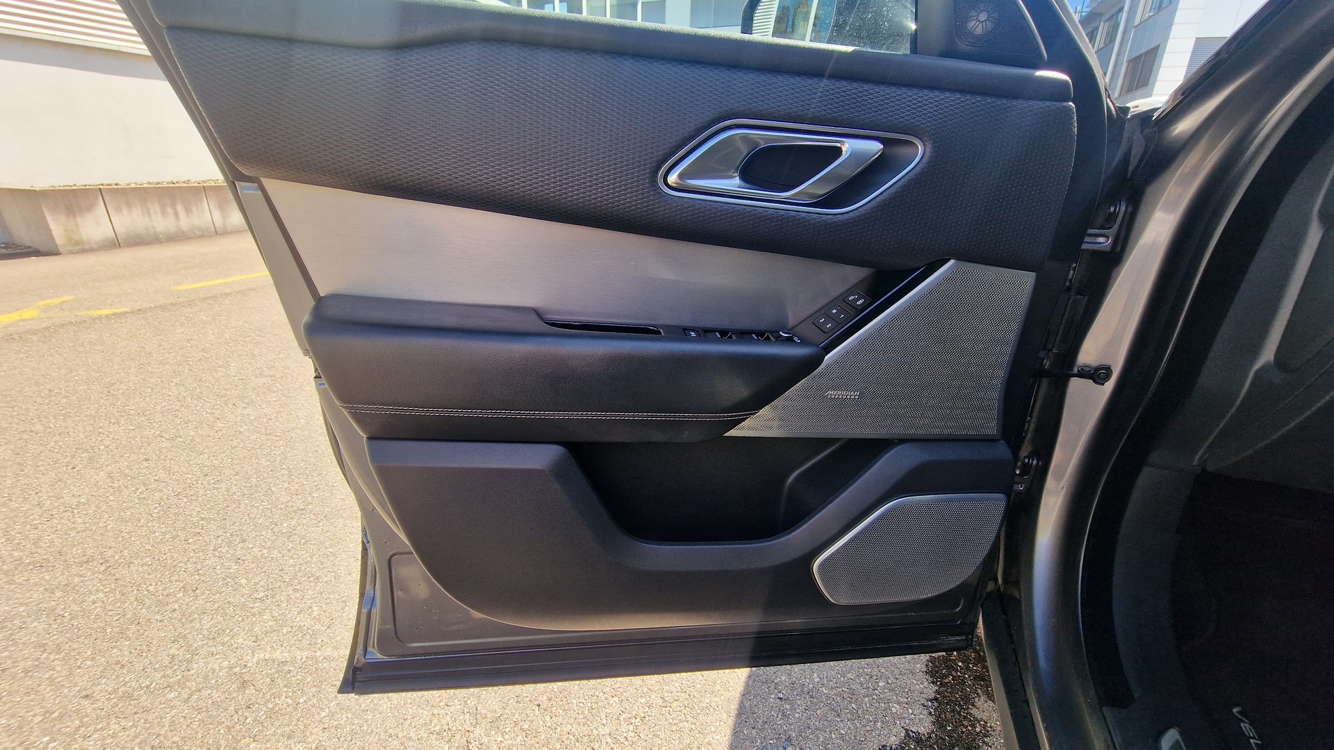 LAND ROVER RR Velar R-Dyn. D 240 SE-image-11