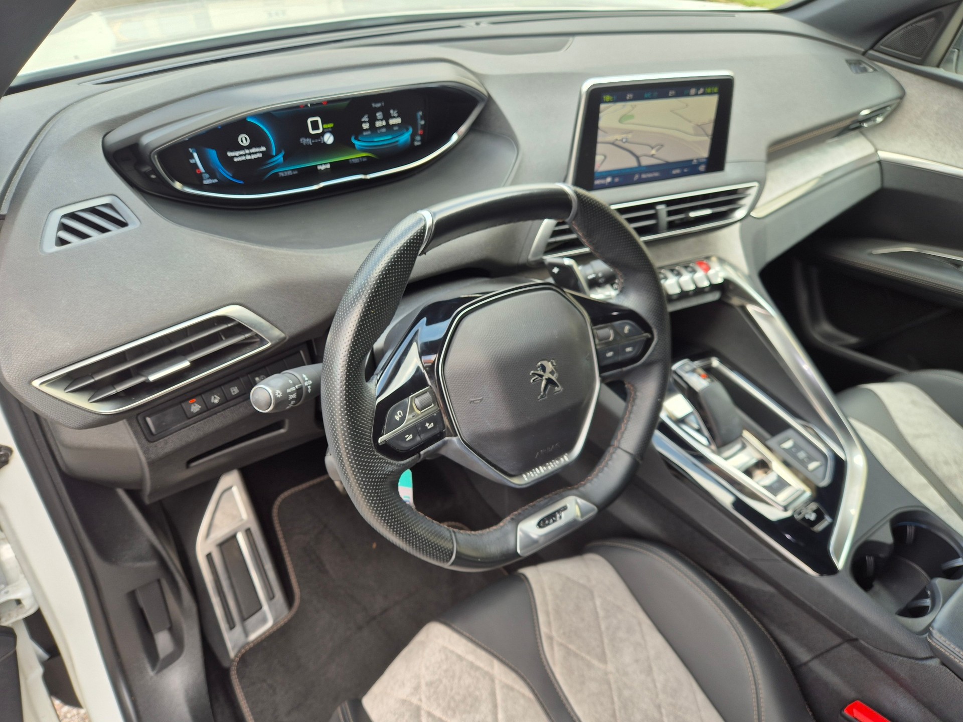 PEUGEOT 3008 300e Hybrid4 GT EAT8-image-9