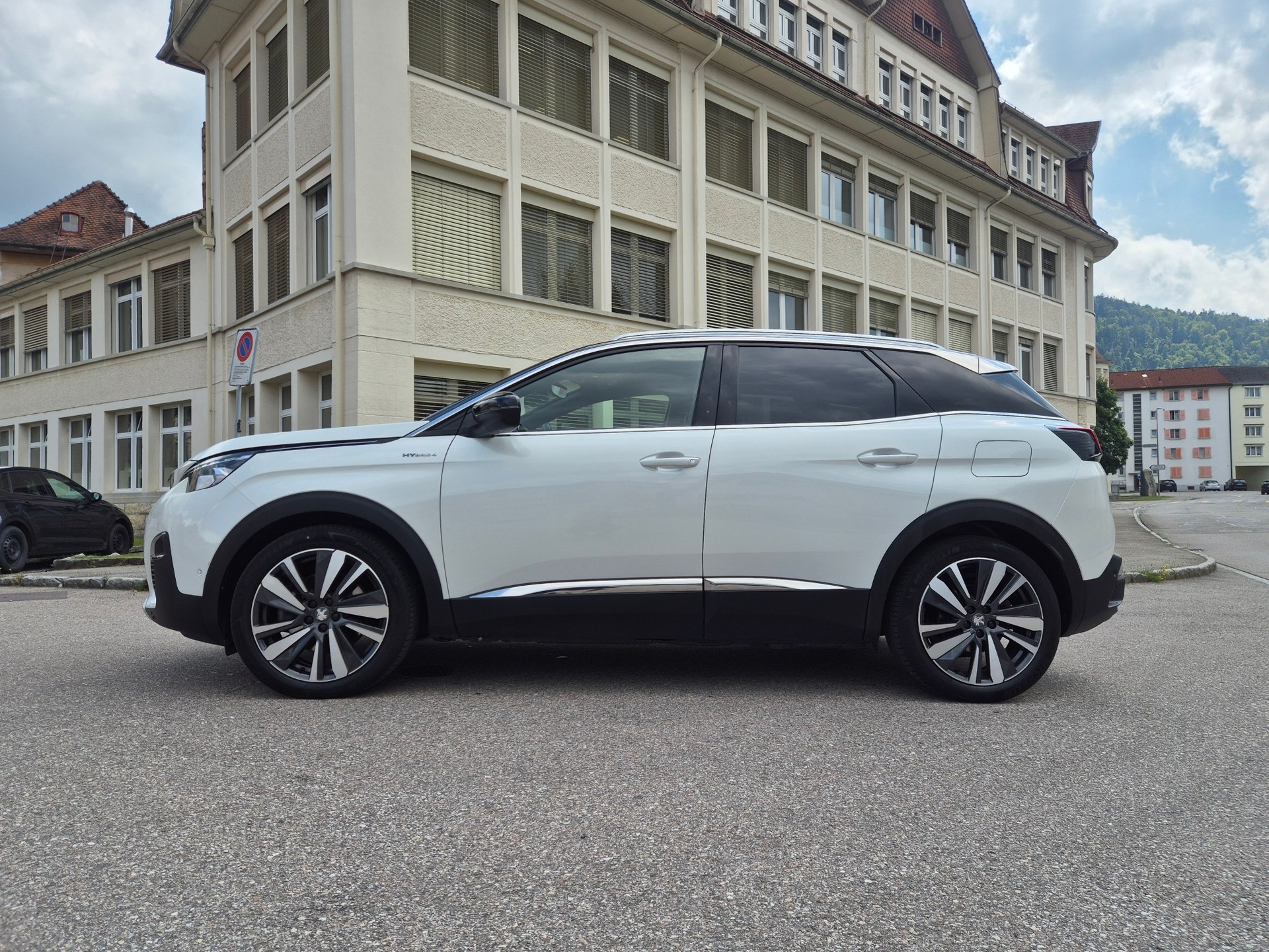 PEUGEOT 3008 300e Hybrid4 GT EAT8-image-1