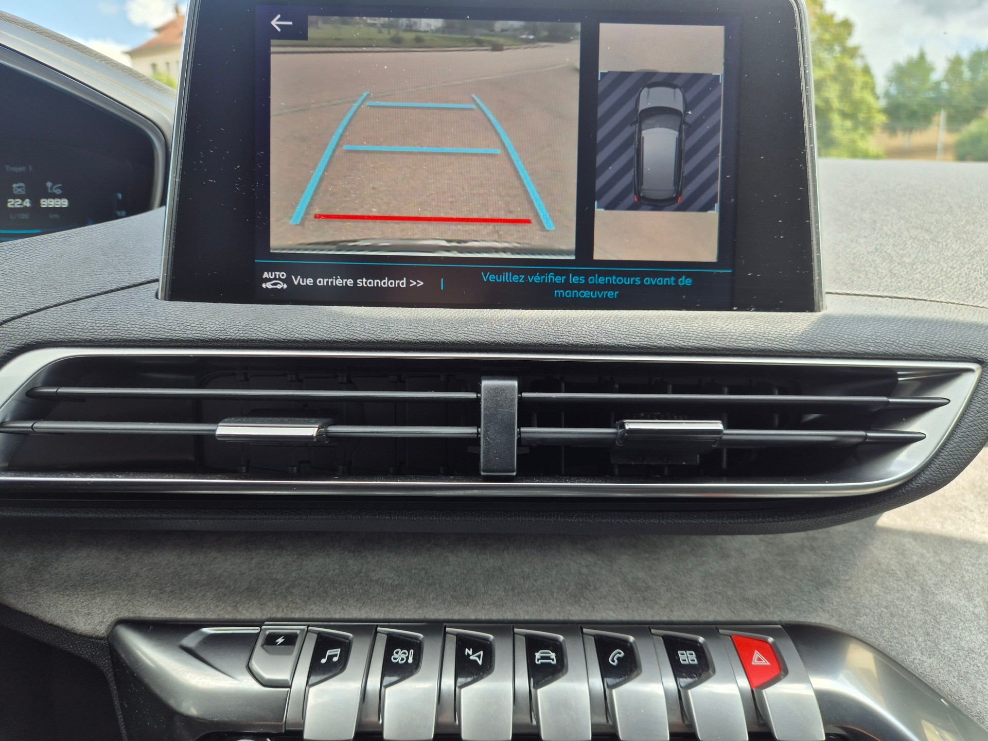 PEUGEOT 3008 300e Hybrid4 GT EAT8-image-17