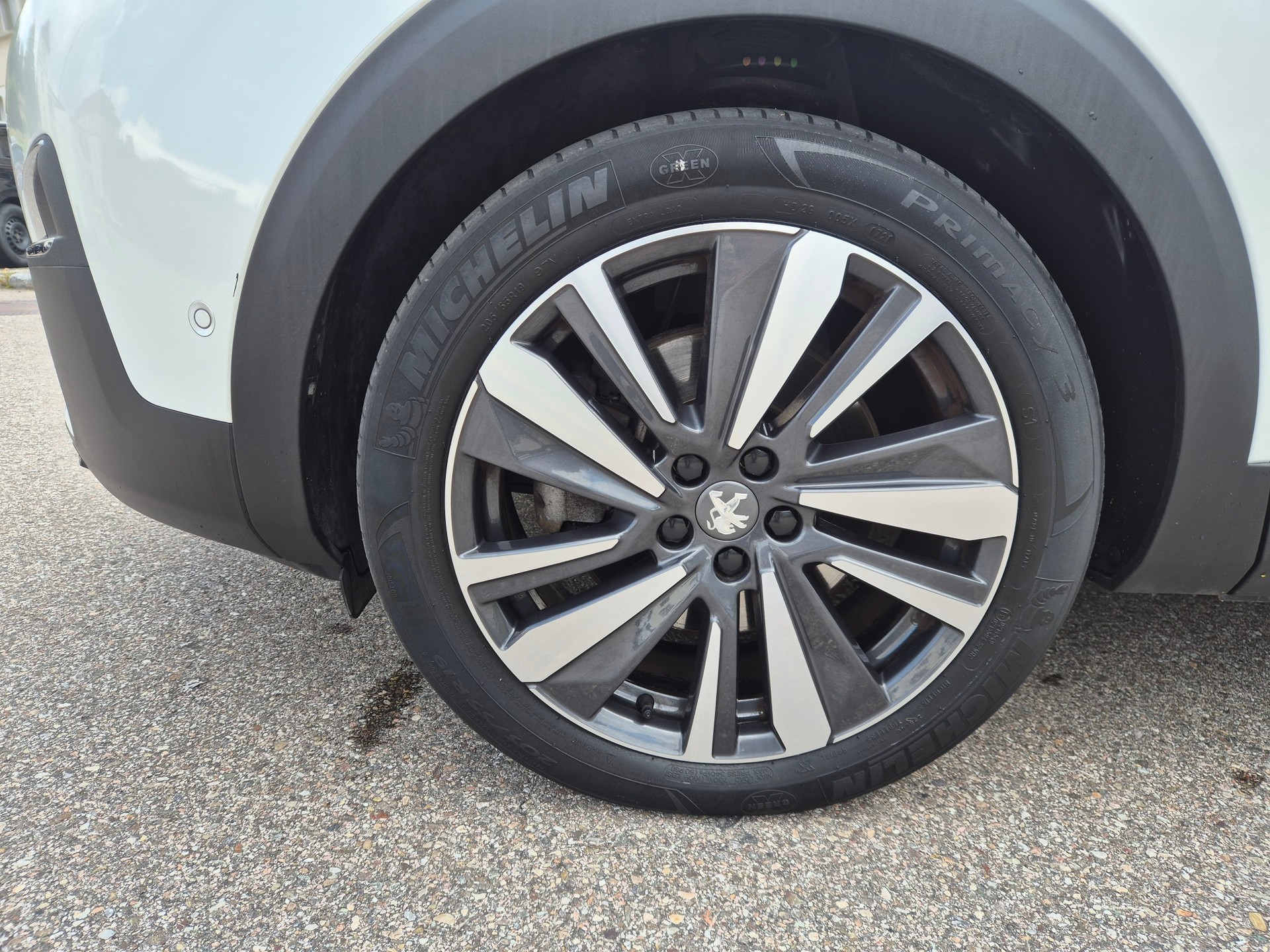PEUGEOT 3008 300e Hybrid4 GT EAT8-image-6