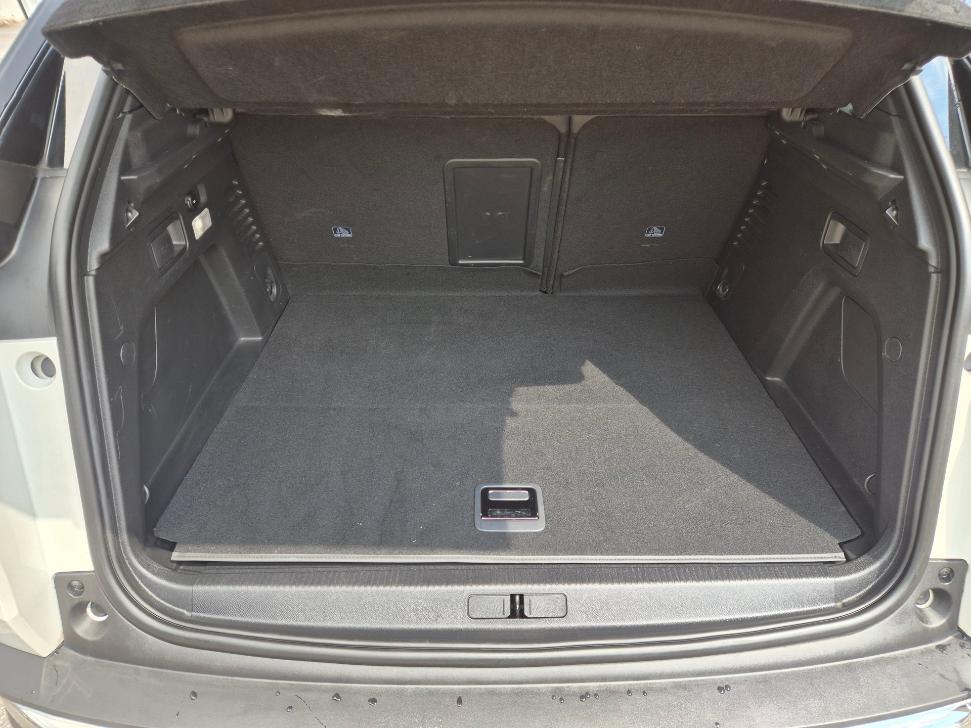 PEUGEOT 3008 300e Hybrid4 GT EAT8-image-12