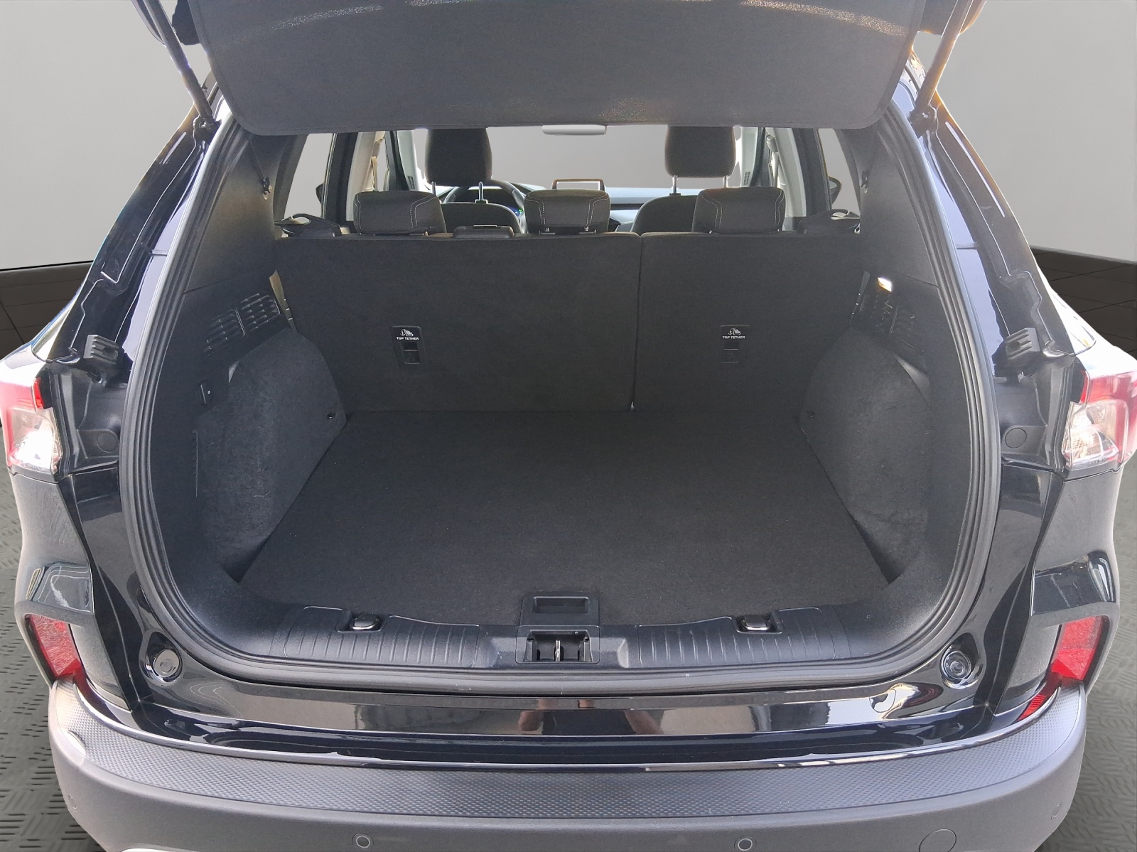 FORD Kuga 2.5 PHEV Titanium 2WD-image-18