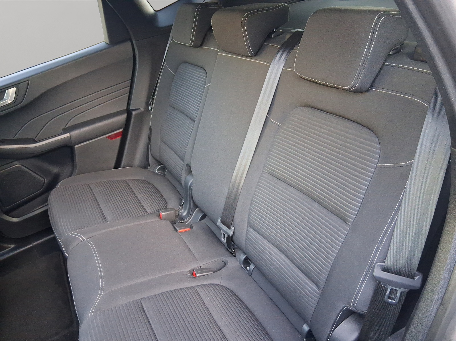 FORD Kuga 2.5 PHEV Titanium 2WD-image-16