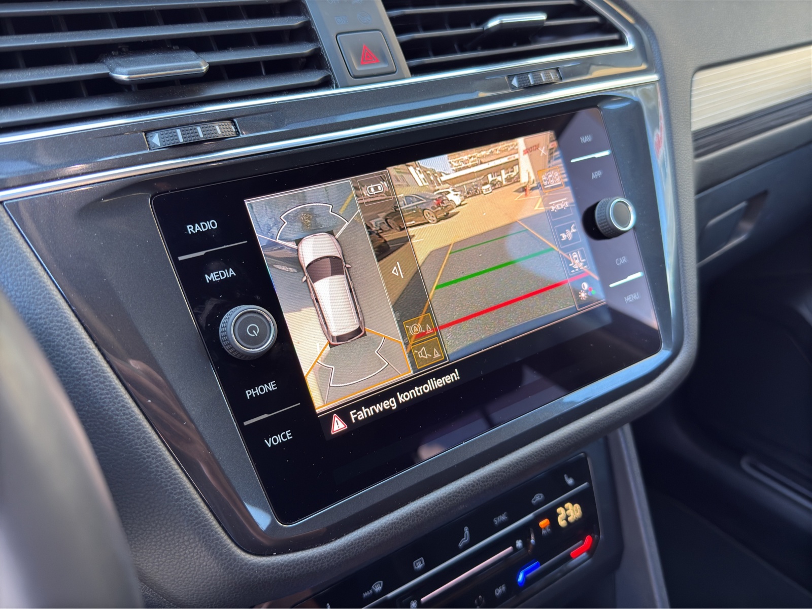 VW Tiguan Allspace 2.0 TDI SCR Elegance 4Motion DSG (7-Plätzer)-image-12
