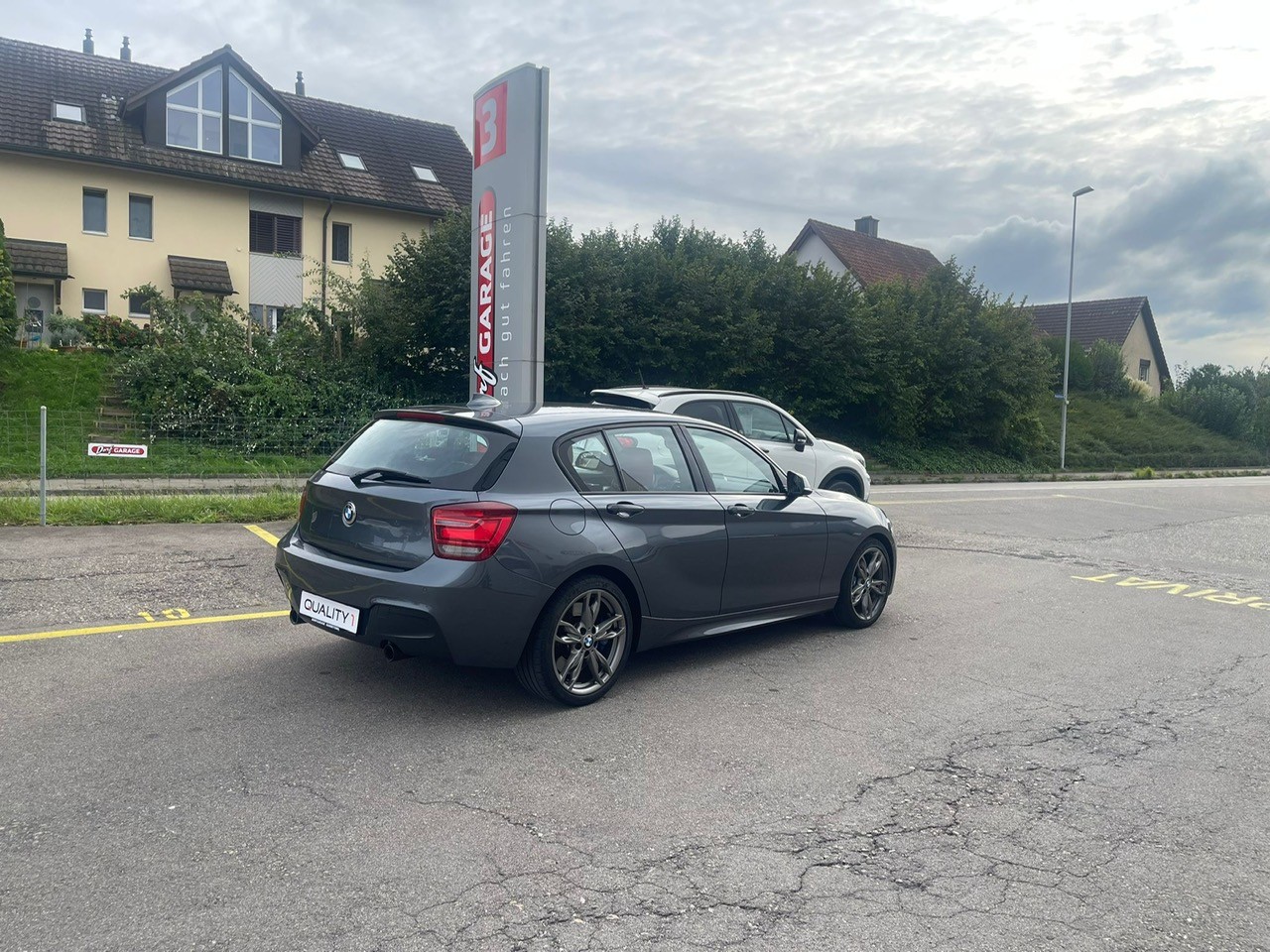 BMW M135i xDrive Steptronic-image-2