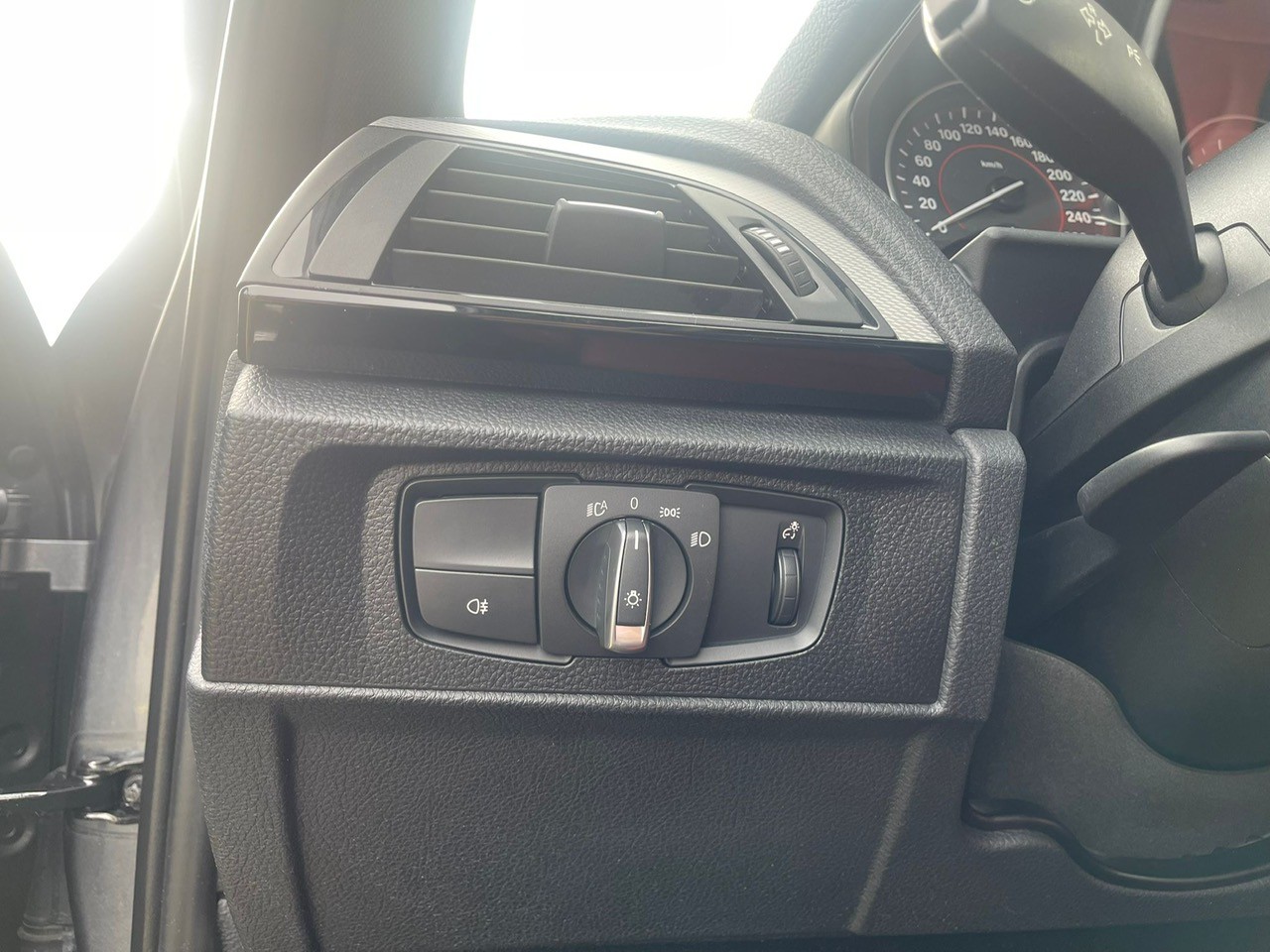 BMW M135i xDrive Steptronic-image-7