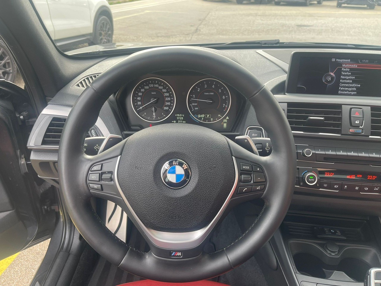 BMW M135i xDrive Steptronic-image-5
