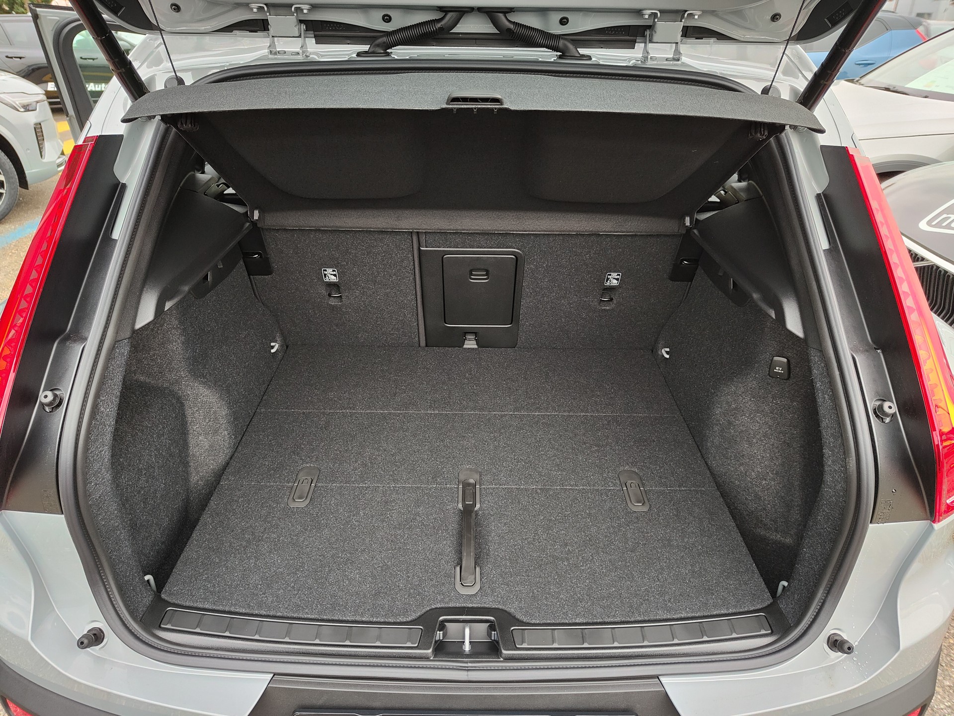 VOLVO XC40 B3 Benzin Mild Hybrid Xcite DCT-image-16