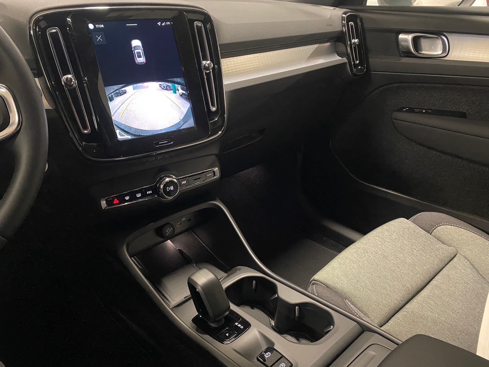 VOLVO XC40 B3 Benzin Mild Hybrid Xcite DCT-image-11