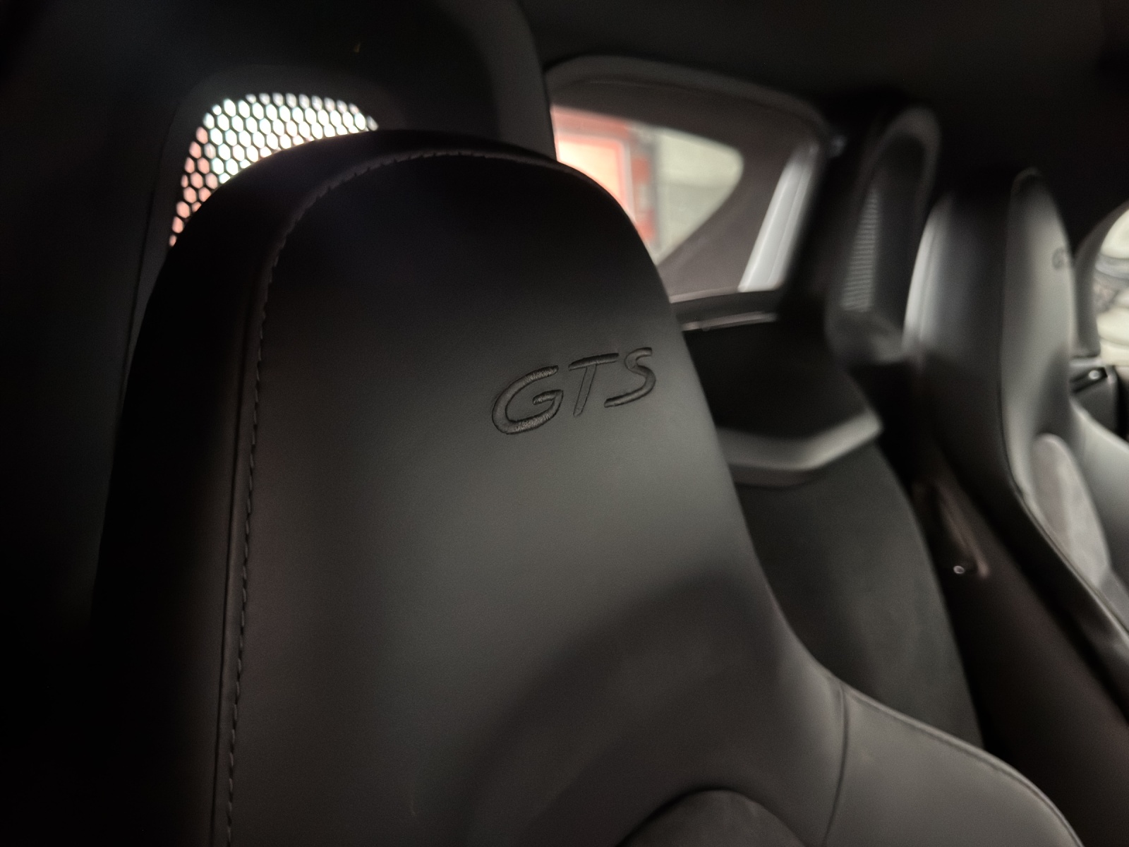 PORSCHE Boxster GTS 3.4 PDK-image-18