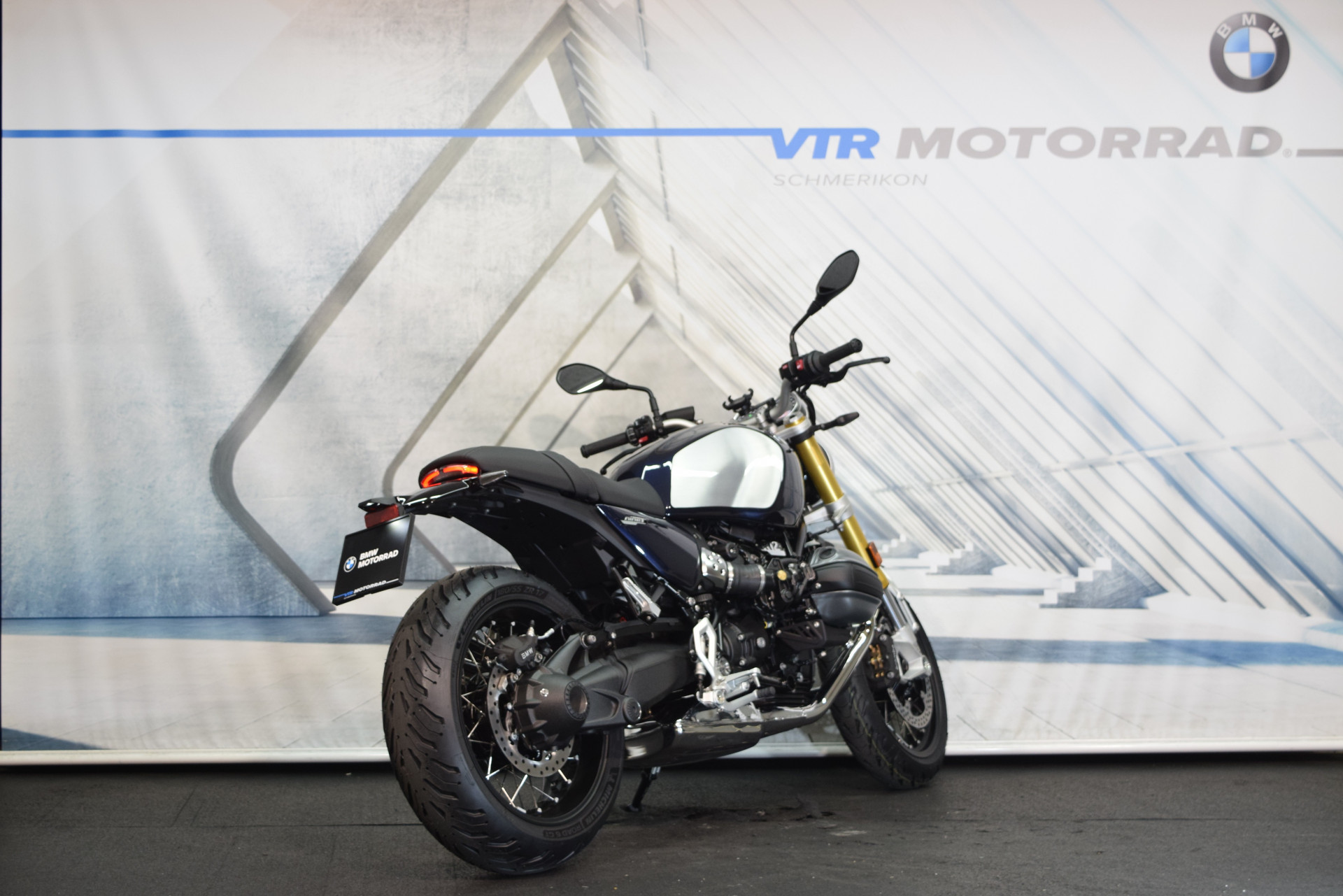BMW R 12 nineT blau-showroom-element-2