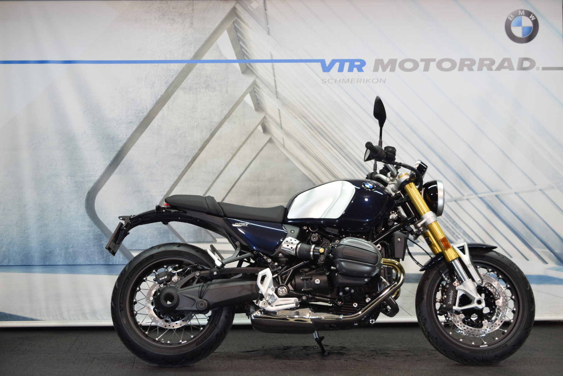 BMW R 12 nineT blau-showroom-element-1