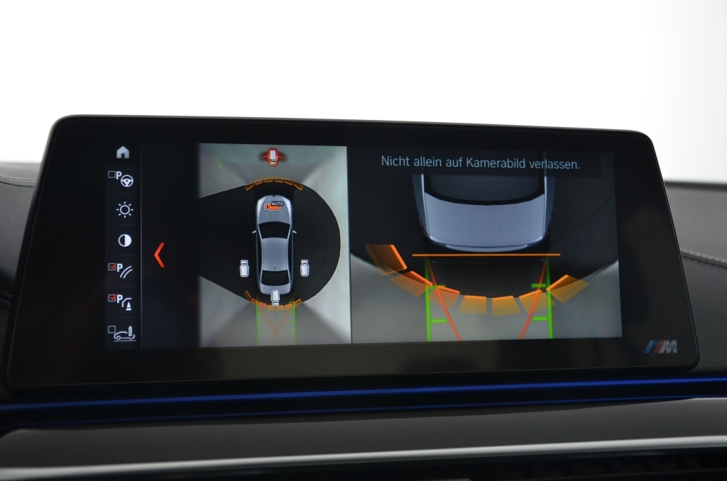BMW M550i xDrive Steptronic-image-16