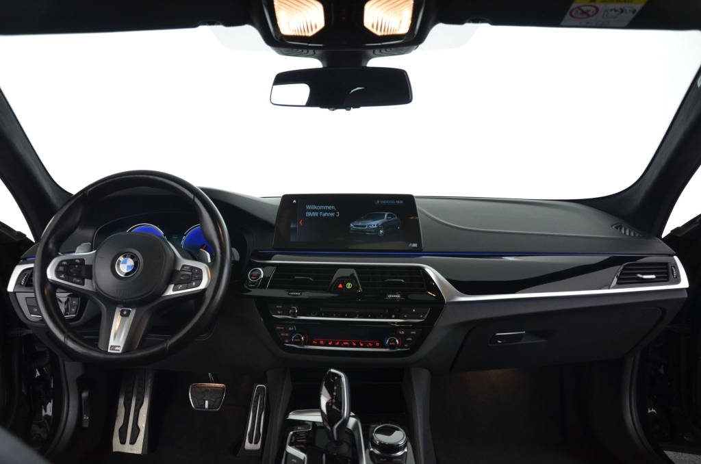 BMW M550i xDrive Steptronic-image-12