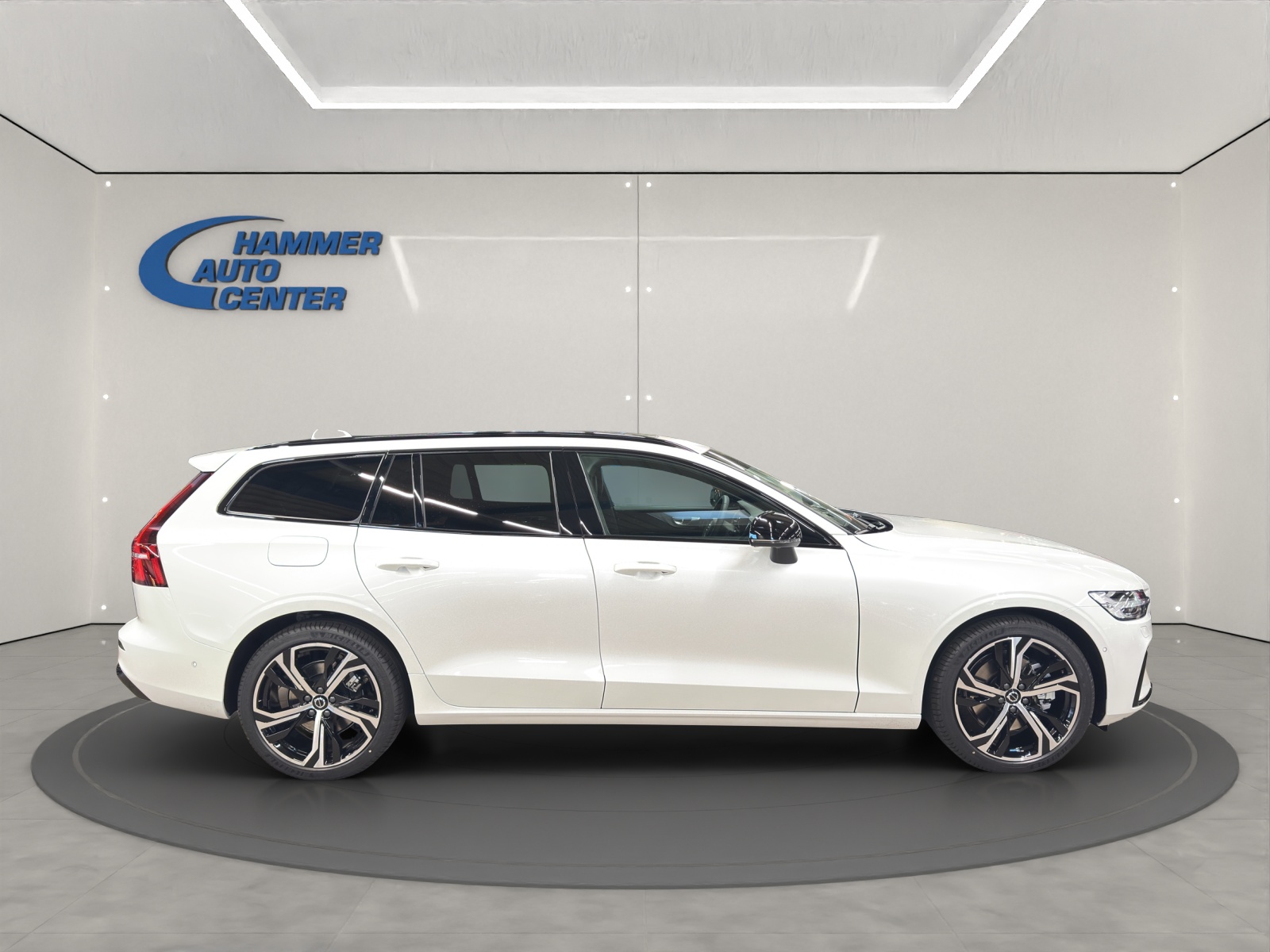 VOLVO V60 2.0 B4 Ultra Dark-image-5