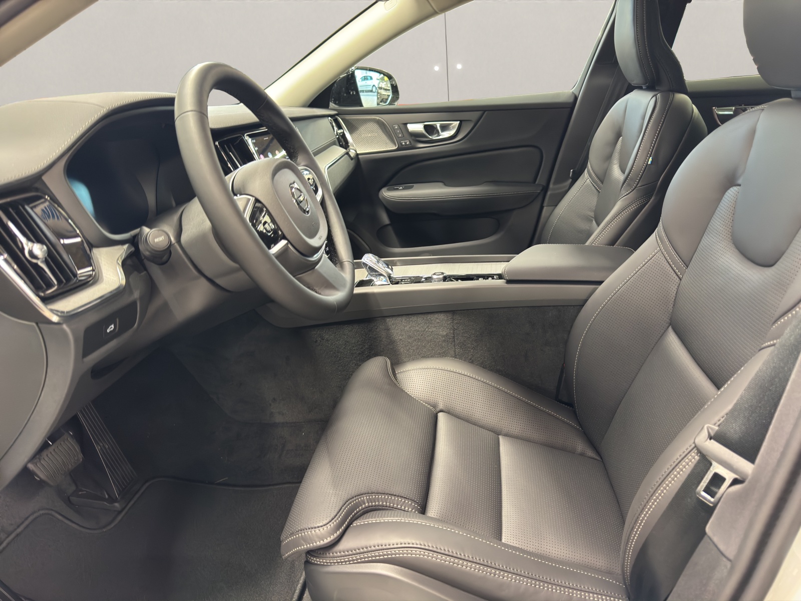 VOLVO V60 2.0 B4 Ultra Dark-image-9