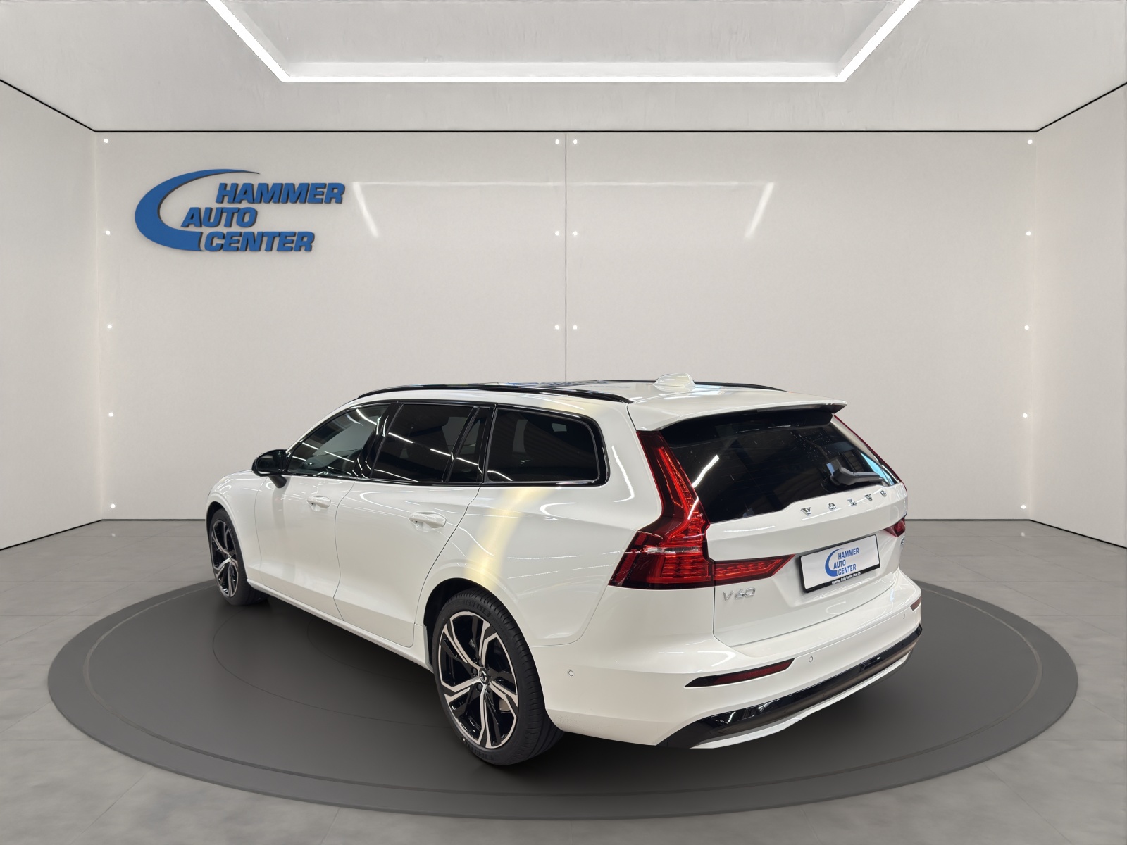 VOLVO V60 2.0 B4 Ultra Dark-image-2