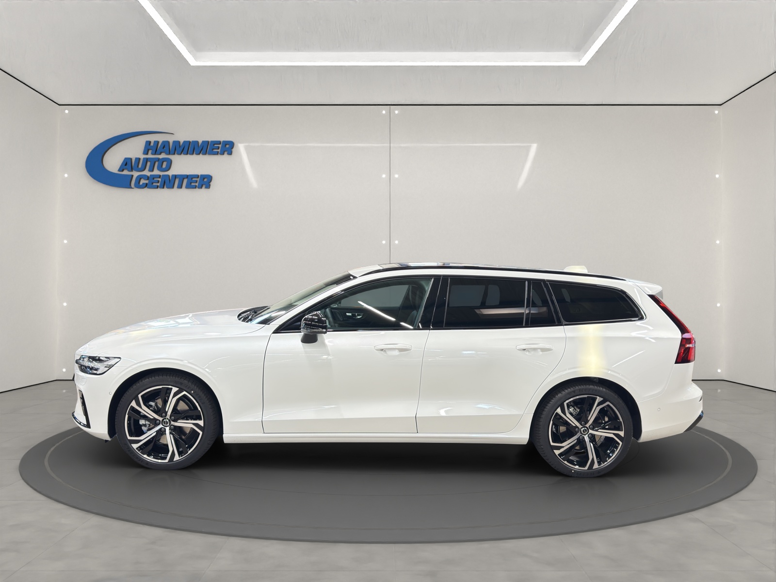 VOLVO V60 2.0 B4 Ultra Dark-image-1