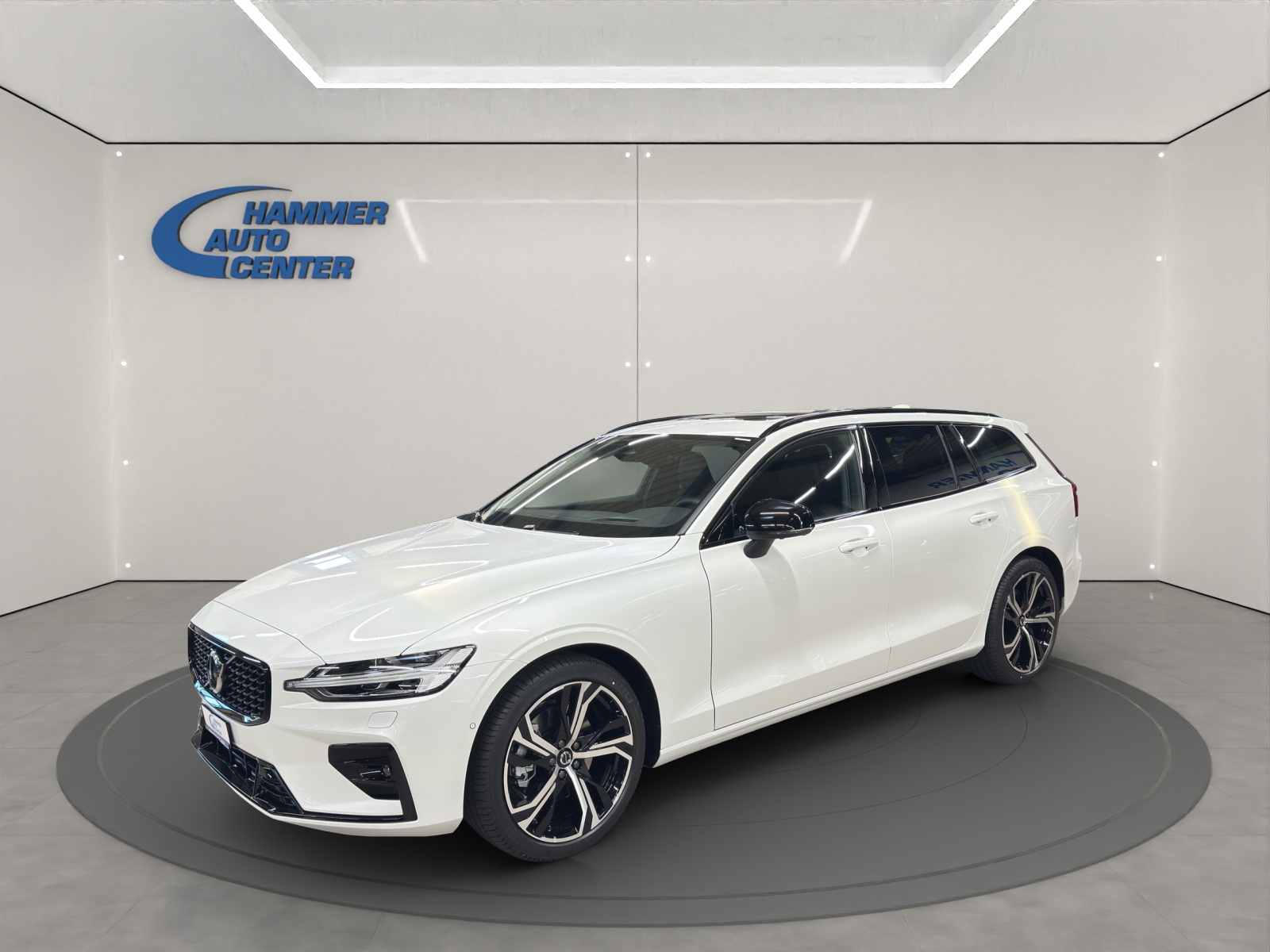 VOLVO V60 2.0 B4 Ultra Dark-image-0