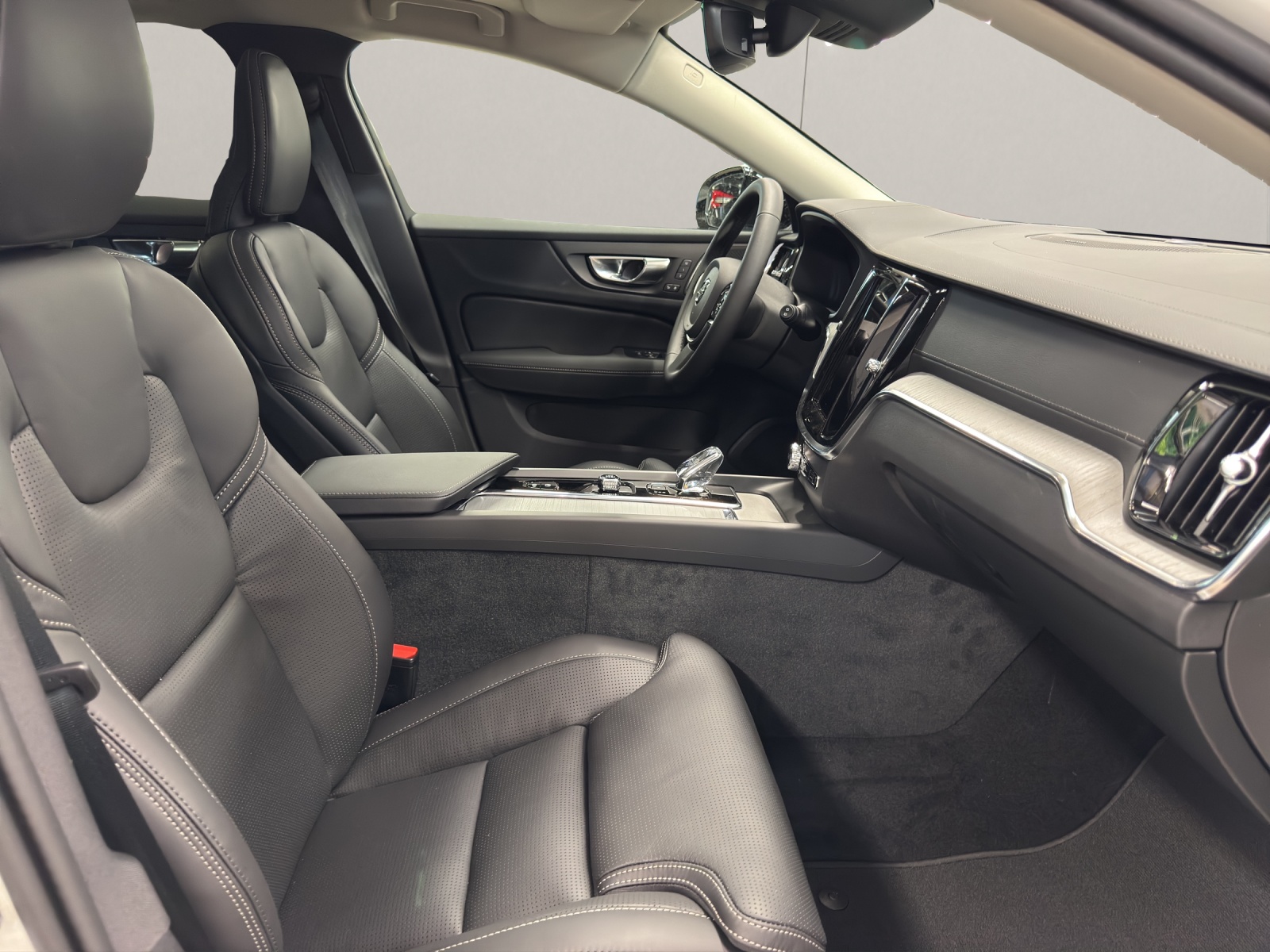 VOLVO V60 2.0 B4 Ultra Dark-image-13