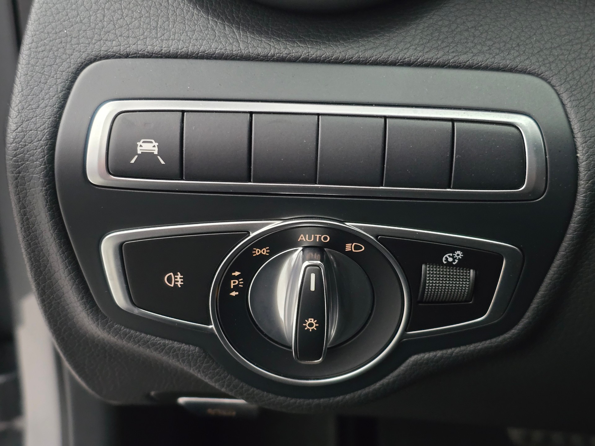 MERCEDES-BENZ C 200 AMG Line 4Matic 9G-Tronic mit AHK-image-23