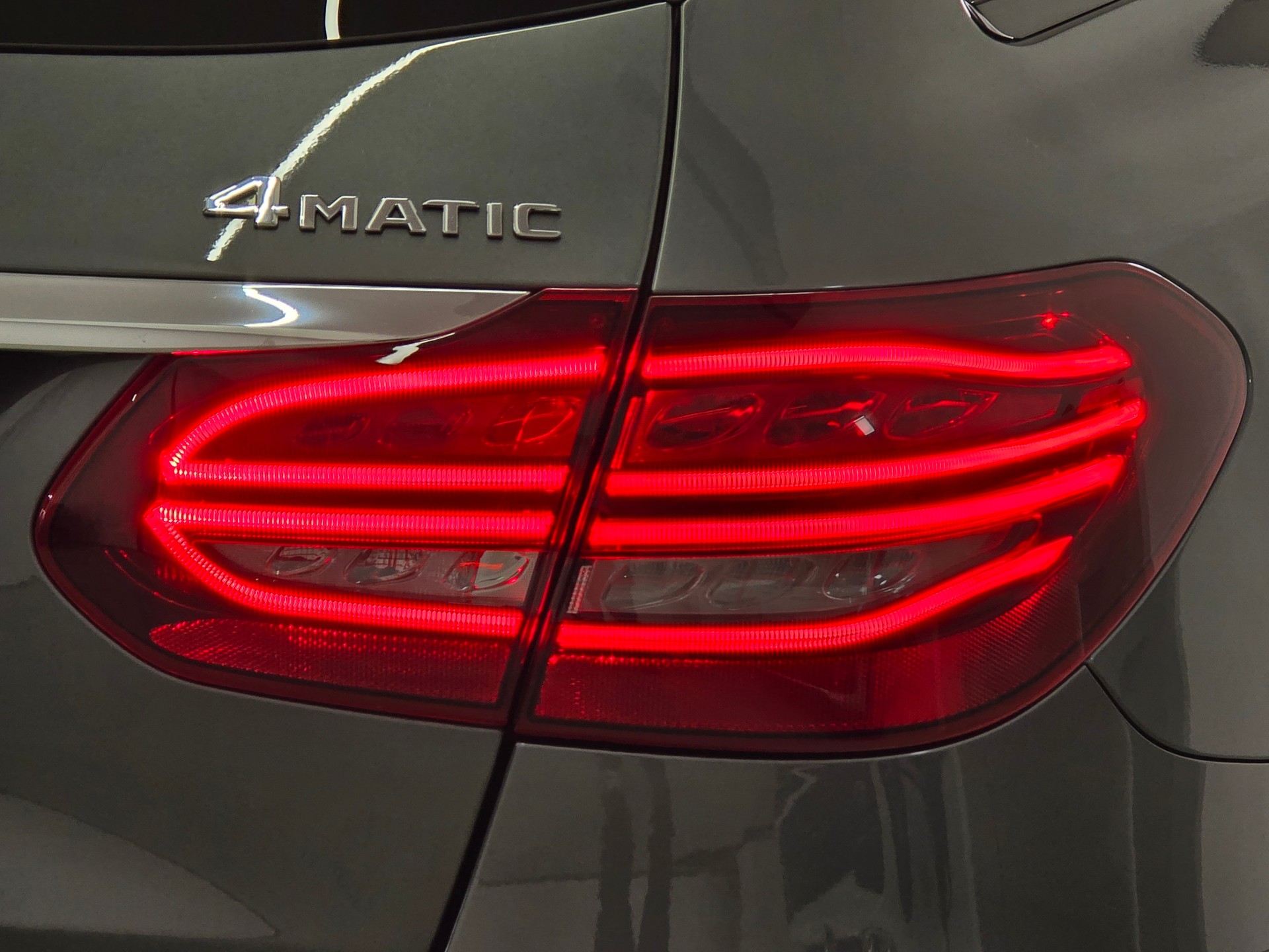 MERCEDES-BENZ C 200 AMG Line 4Matic 9G-Tronic mit AHK-image-26