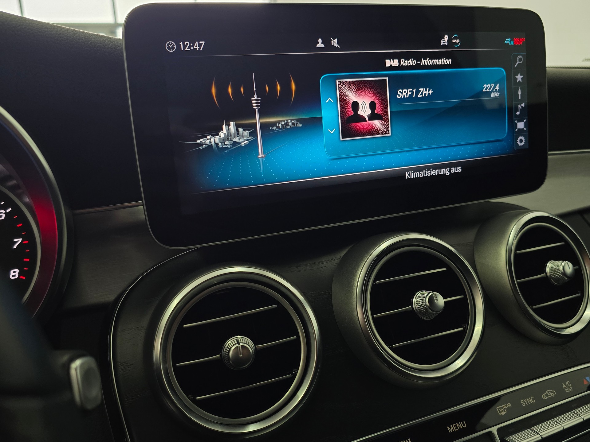 MERCEDES-BENZ C 200 AMG Line 4Matic 9G-Tronic mit AHK-image-16
