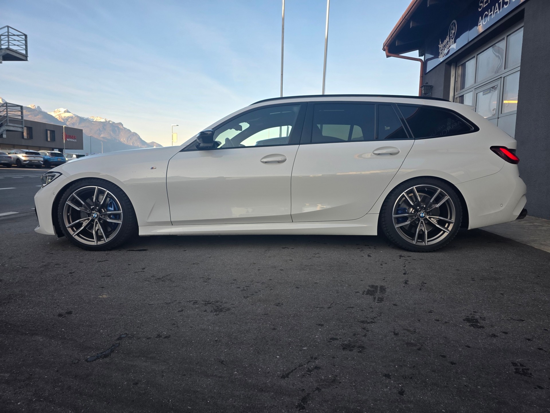 BMW M340i xDrive 48V Touring Steptronic-image-1