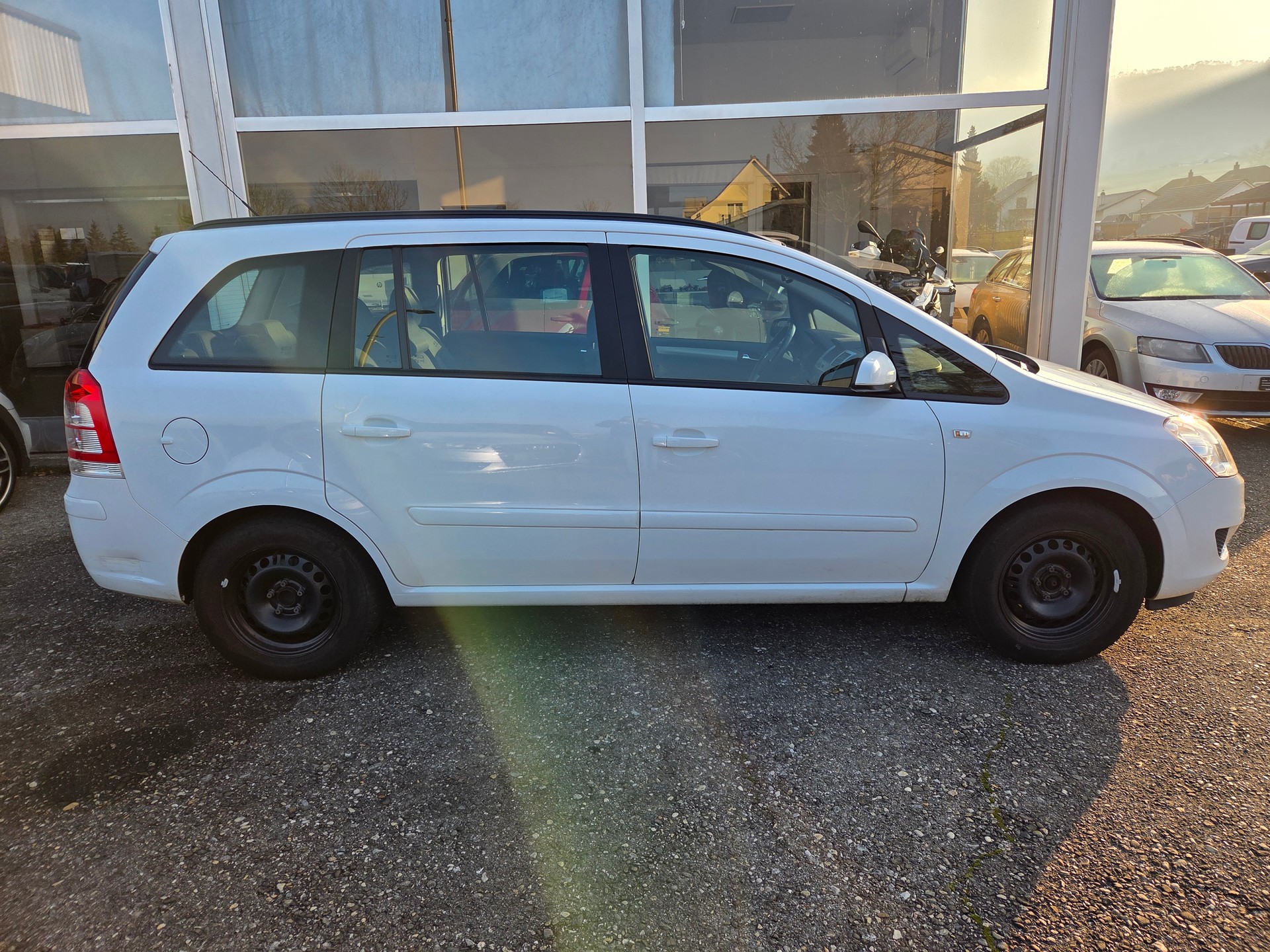 OPEL Zafira 1.8i 16V Enjoy Ausführung 7 Sitzplätze-image-6