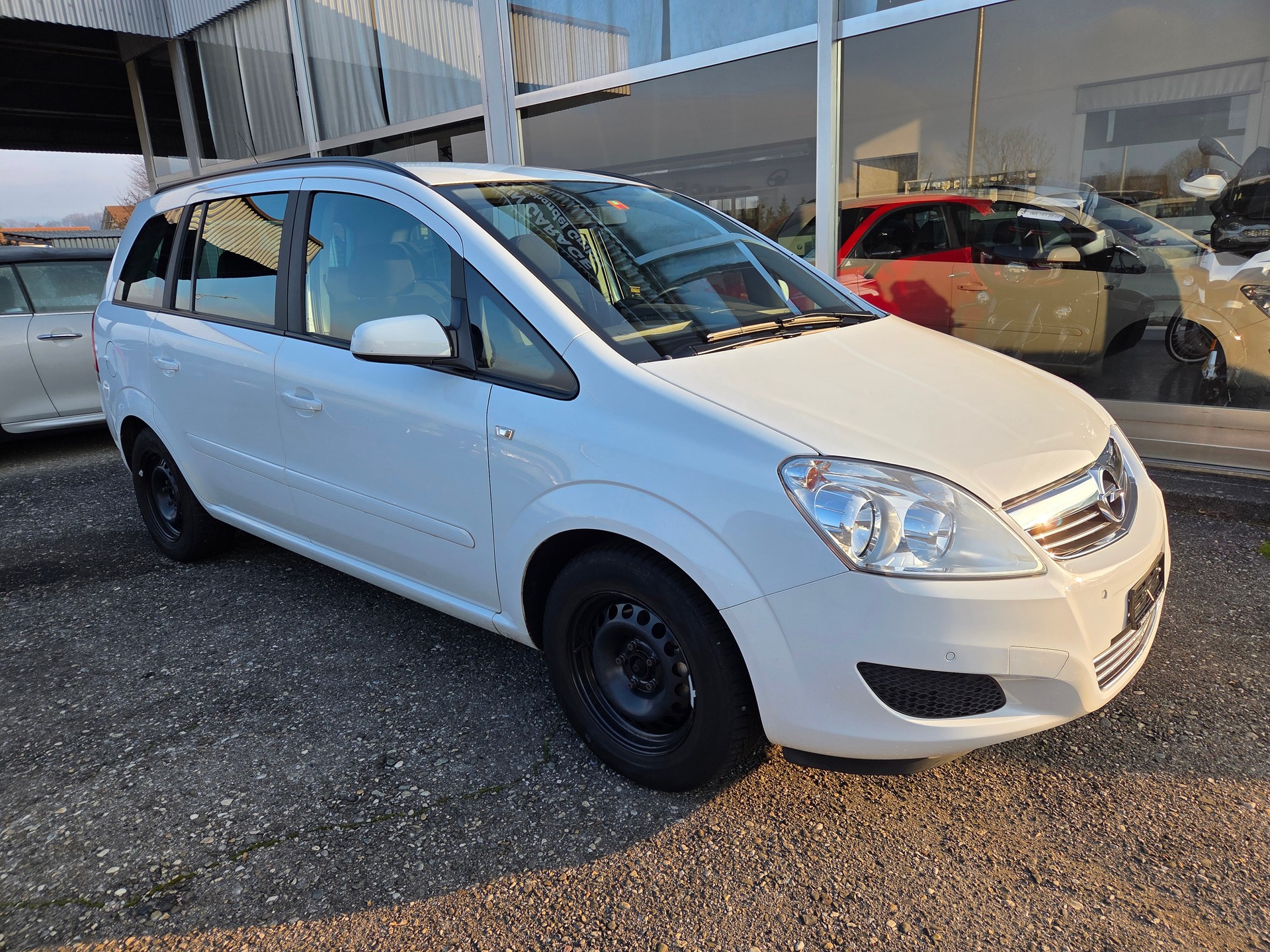 OPEL Zafira 1.8i 16V Enjoy Ausführung 7 Sitzplätze-image-0