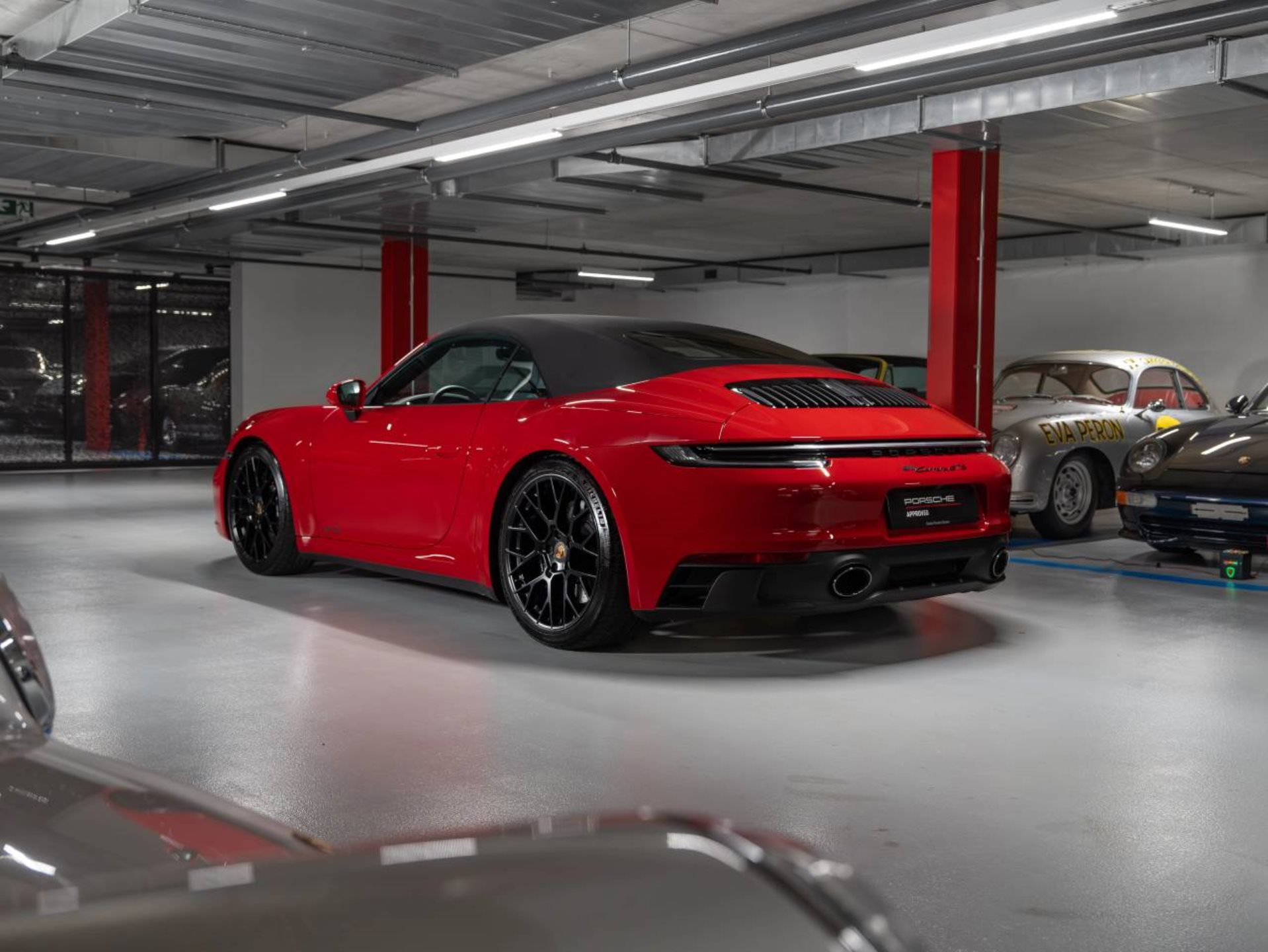 PORSCHE 911 Carrera GTS Cabriolet (MY22)-image-9
