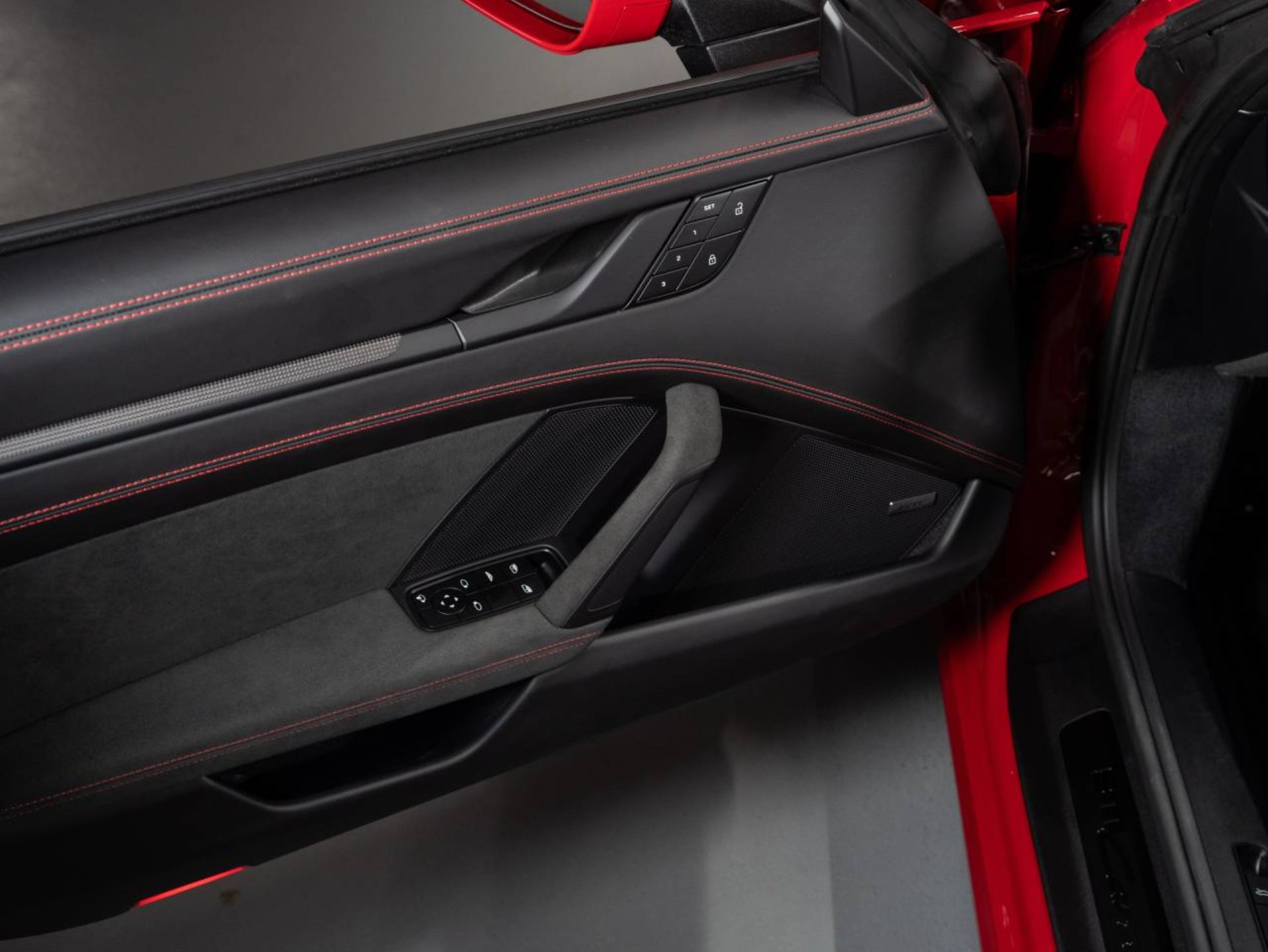 PORSCHE 911 Carrera GTS Cabriolet (MY22)-image-11