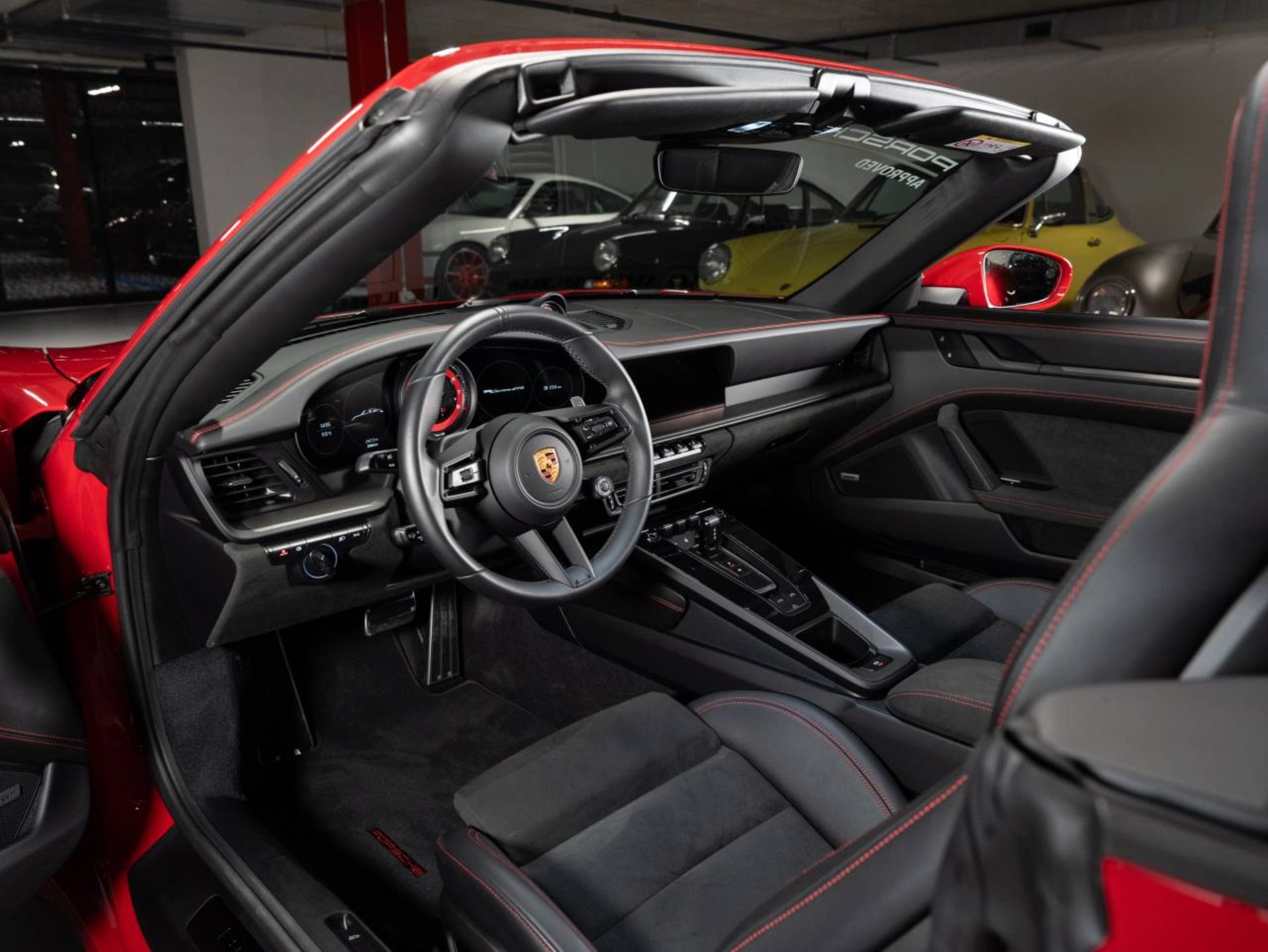PORSCHE 911 Carrera GTS Cabriolet (MY22)-image-4