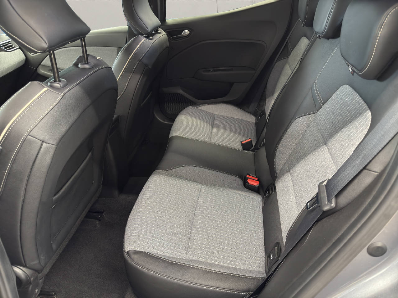RENAULT Clio 1.6 E-Tech techno-image-5