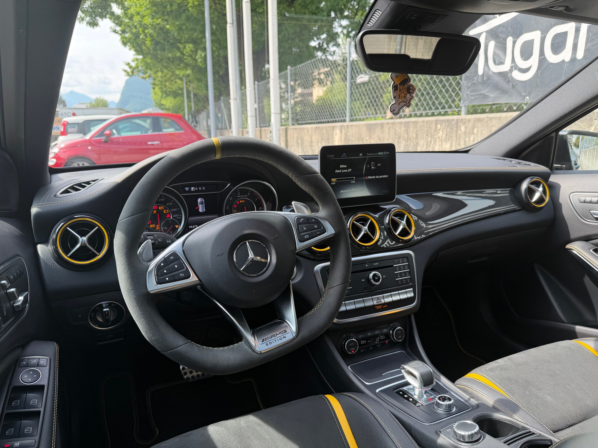 MERCEDES-BENZ A 45 AMG Yellow Night Edition 4Matic 7G-DCT-image-6