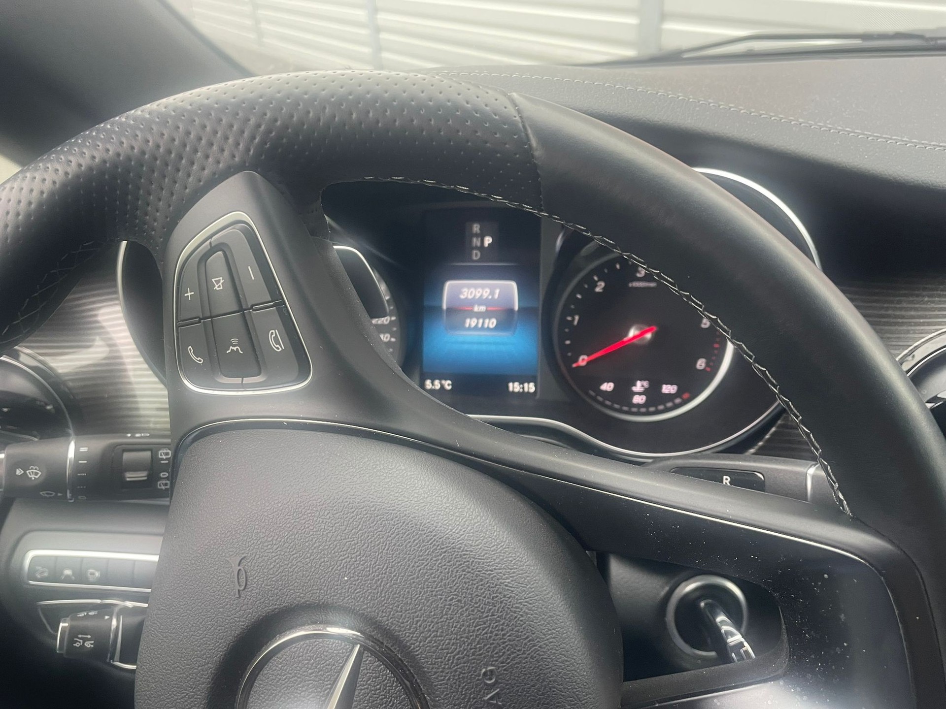 MERCEDES-BENZ V 300 d Avantgarde kompakt 4Matic 9G-Tronic-image-10
